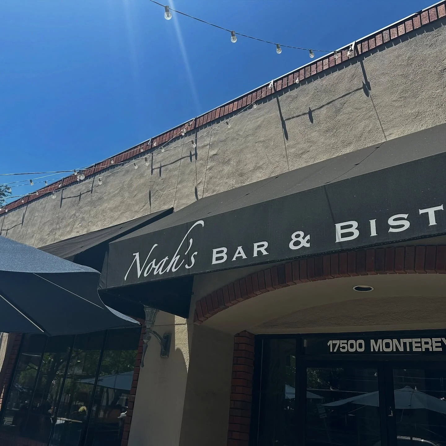 Cheers to a perfect Sunday afternoon π₯ I’m performing at Noah’s today until 4pm.