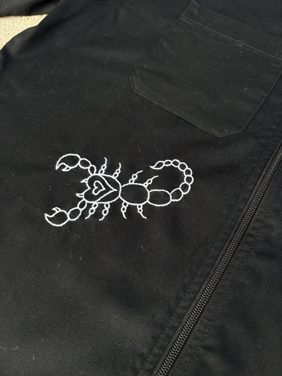 scorpion shirt (mens small)