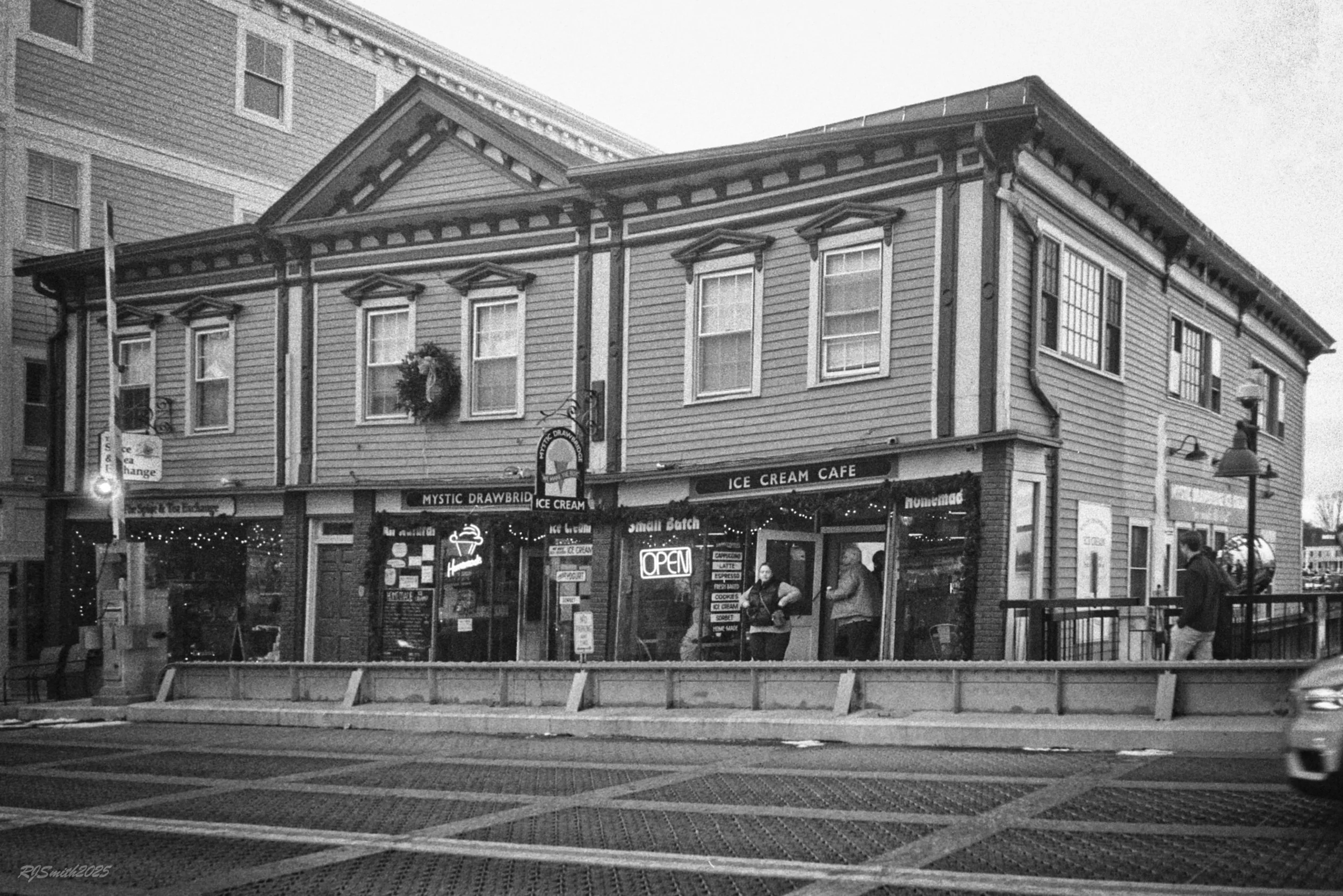 1420AA005 copy2025 Mystic Drawbridge (Panda 400) 9X6  A7475383.jpg