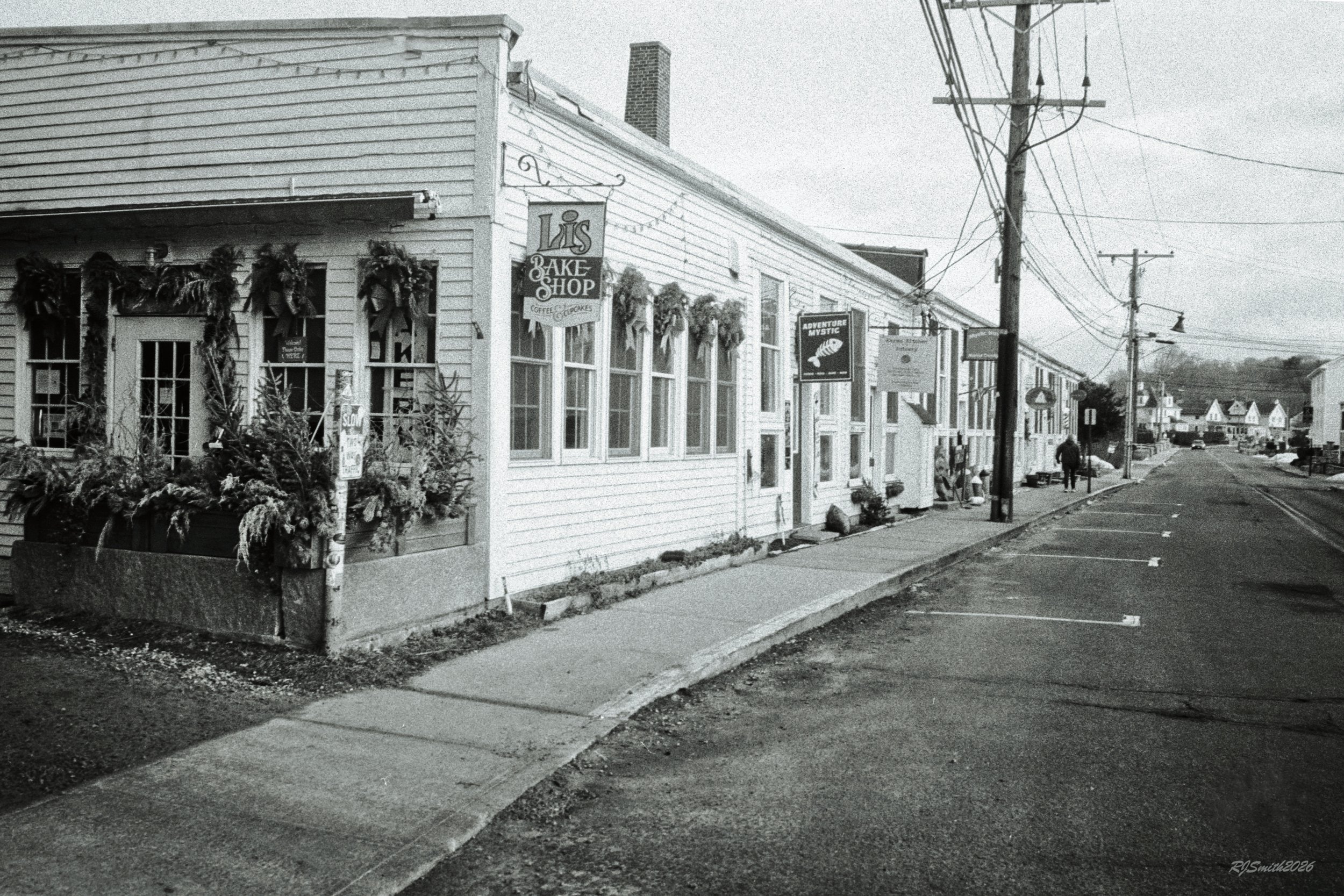 1421AC014 copyHolmes Street (Panda 400) 12X8 A7475394.jpg