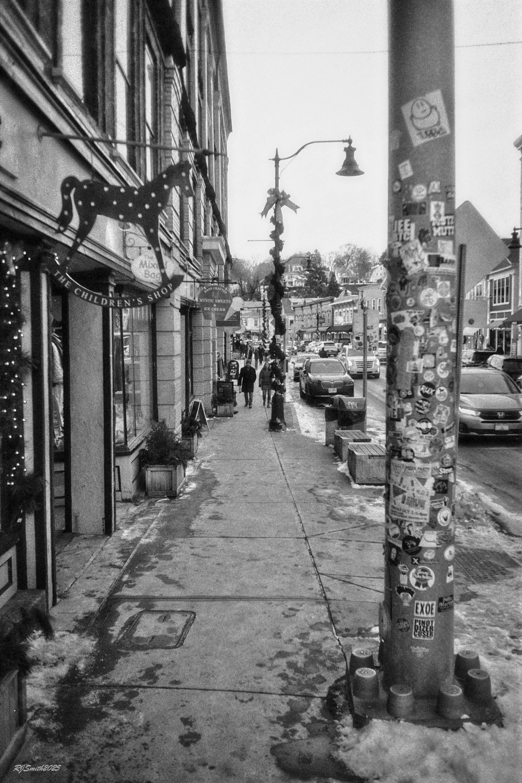 1420AA006 copyMain Street (Panda 400) 6X9  A7475384.jpg