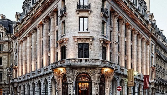 Hotel Banke Opera Autograph Collection