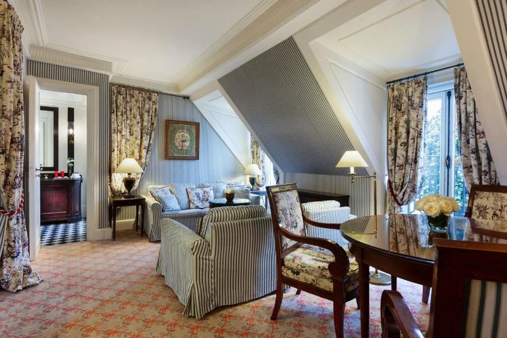 Le Dokhan’s Paris Arc De Triomphe, A Tribute Portfolio Hotel
