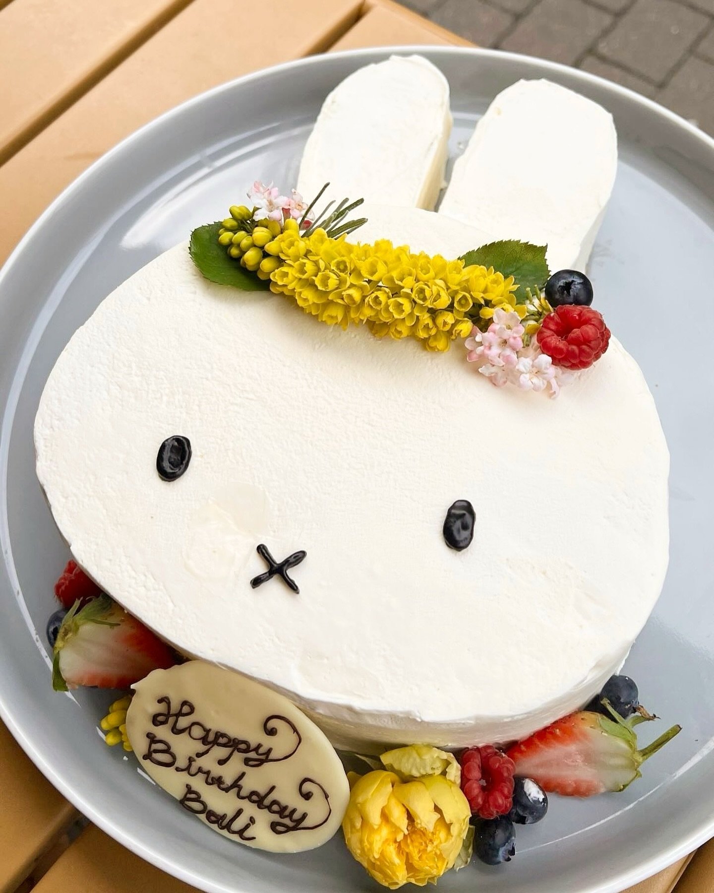 Adorable bunny chocolate sponge cake 🐰

#necco #neccolondon #exmouthmarket #islingtonrestaurants #londonfood #londonfoodie #londoneats #everylastmouthful #londoncakes