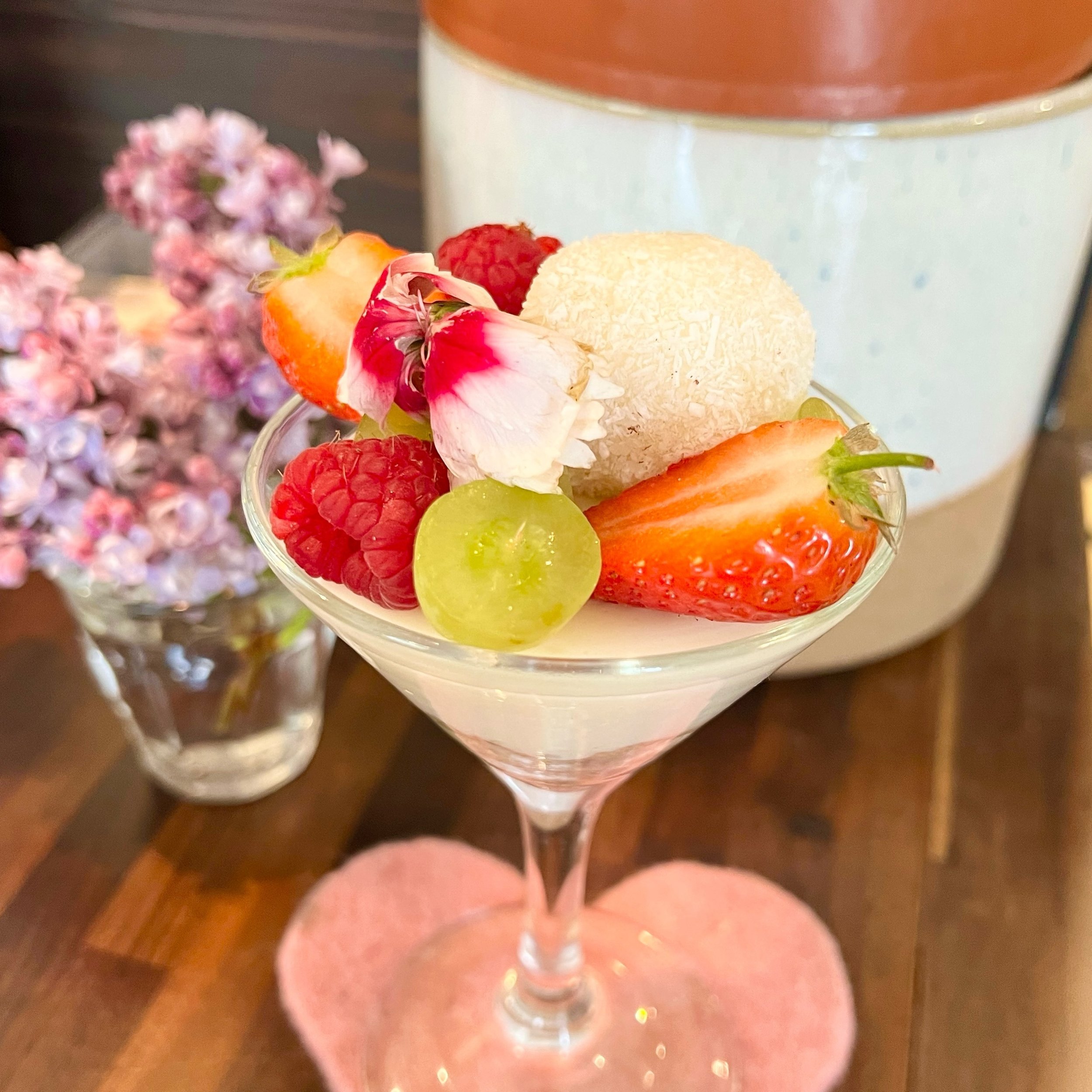 A special yuzu coconut mousse topped with fruits and coconut mochi 🥥🌴

#necco #neccolondon #exmouthmarket #islingtonrestaurants #londonfood #londonfoodie #londoneats #everylastmouthful