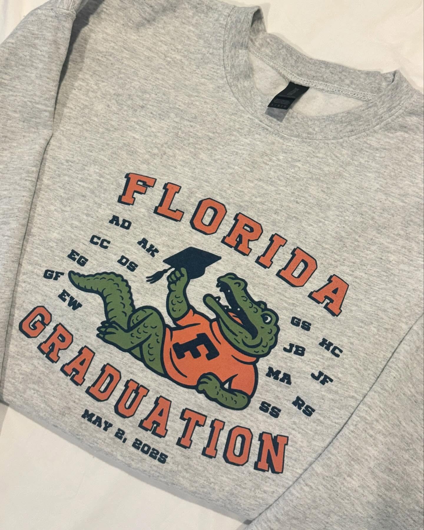 the perfect touch to graduation weekend 🧡💙🐊
