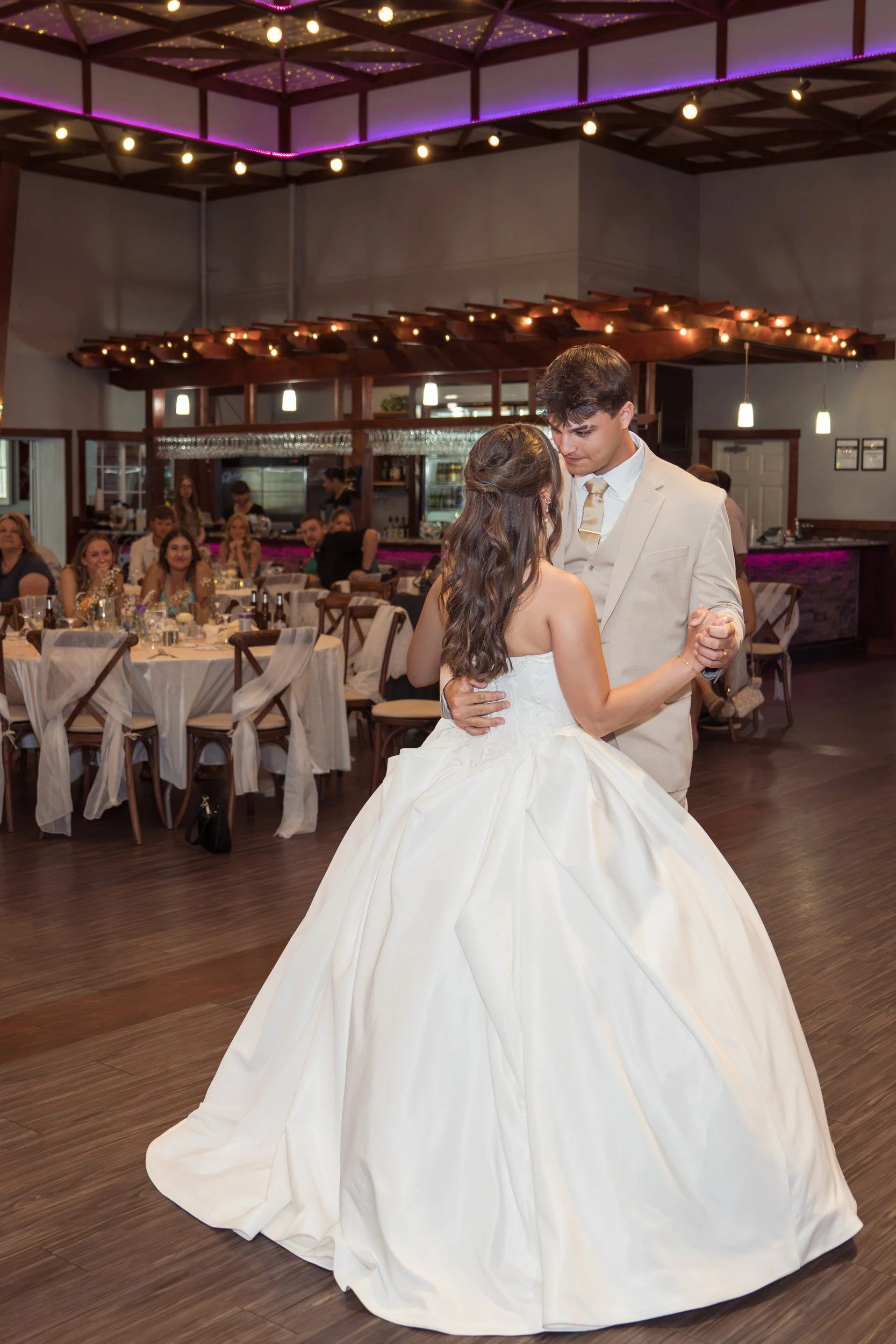 Celebrations-on-the-river-la-crosse-wisconsin-wedding-photography-midwest-wedding-portraits491.jpg