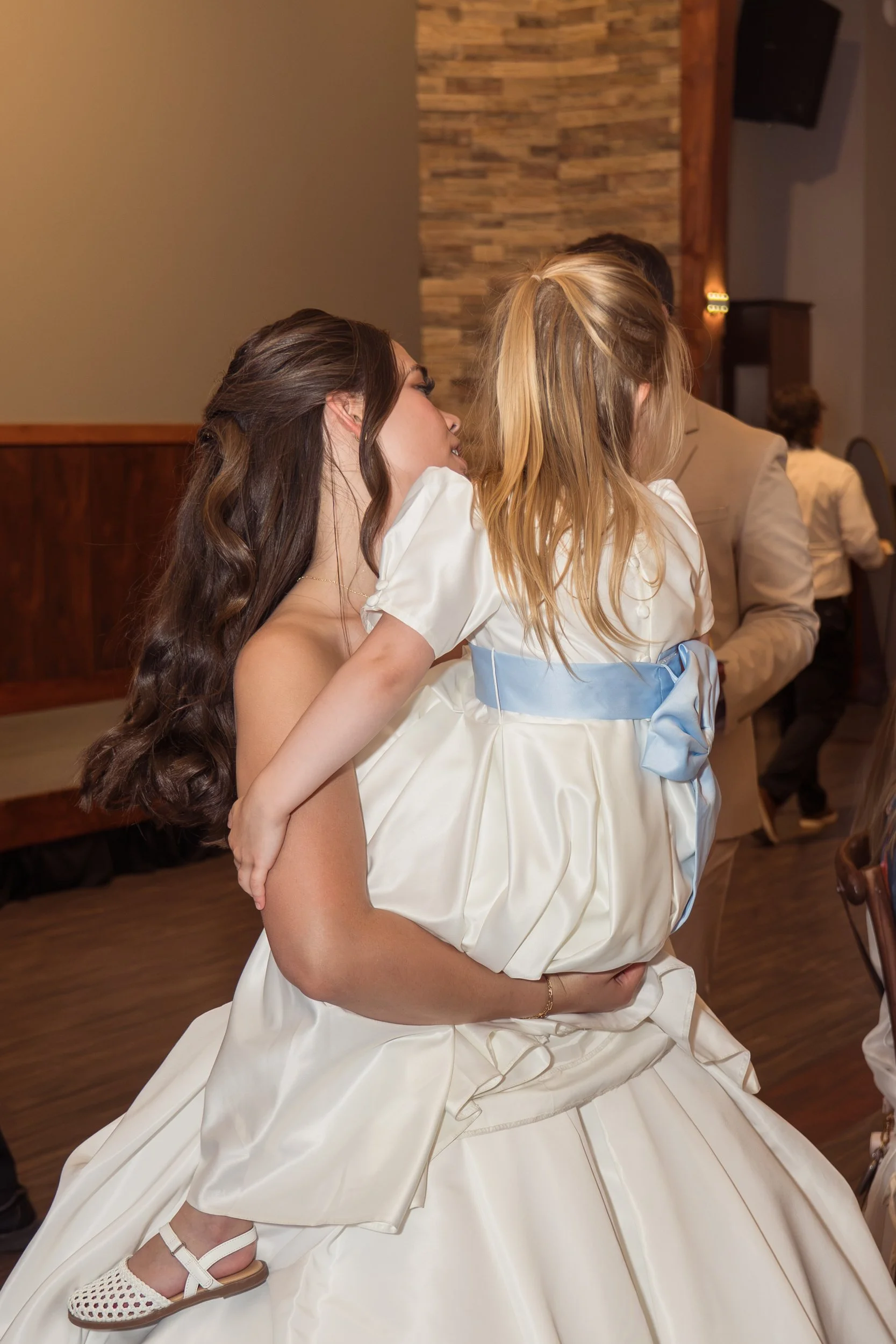 Celebrations-on-the-river-la-crosse-wisconsin-wedding-photography-midwest-wedding-portraits390.jpg