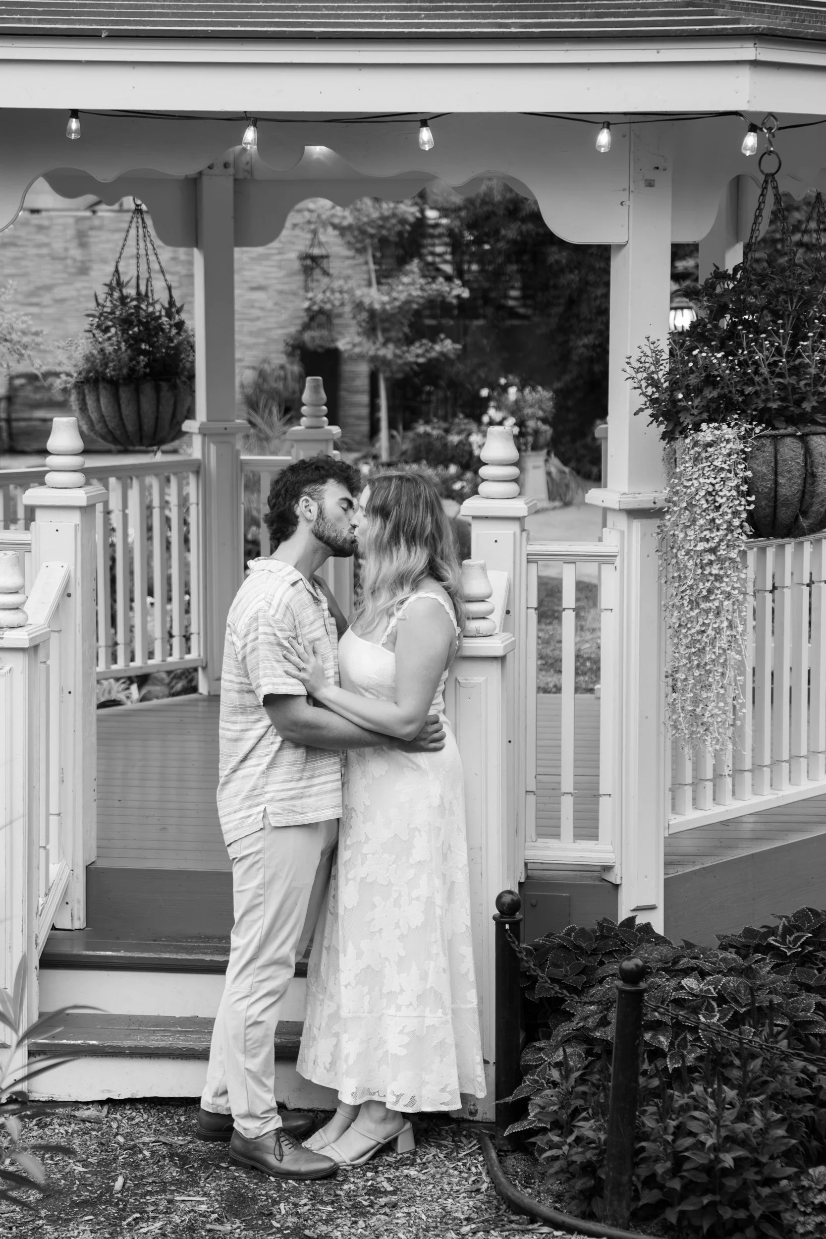 mitchell-park-domes-milwaukee-wisconsin-wedding-engagement-photographer-fine-art-photo-session-bridal-portraits-best-wedding-engaged-photography-068.jpg