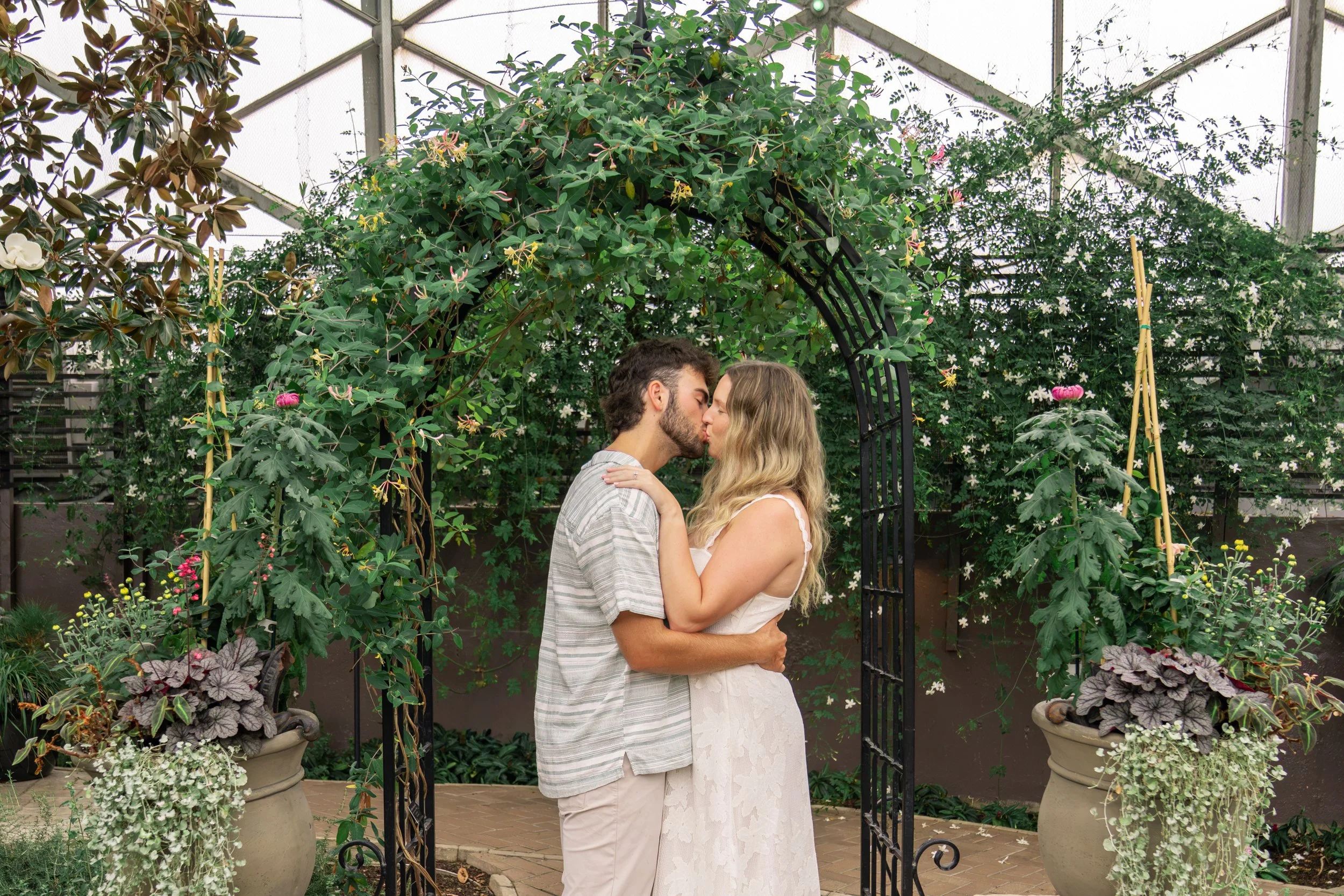 mitchell-park-domes-milwaukee-wisconsin-wedding-engagement-photographer-fine-art-photo-session-bridal-portraits-best-wedding-engaged-photography-072.jpg