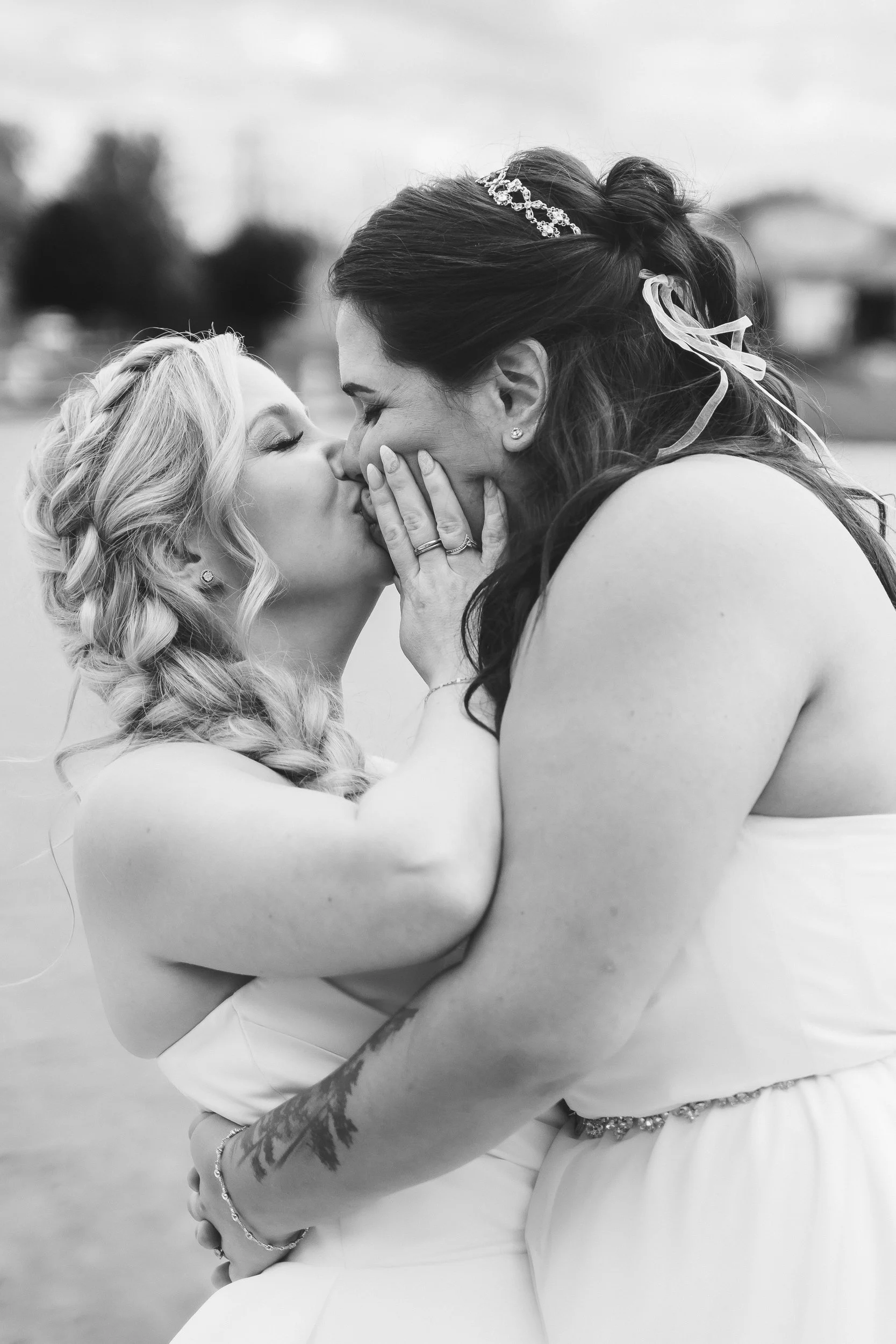 milwaukee-wisconsin-hartland-buckleys-lgbt-inclusive-wedding-photographer-vinyard-bridal-portraits-wedding-photography-26.jpg