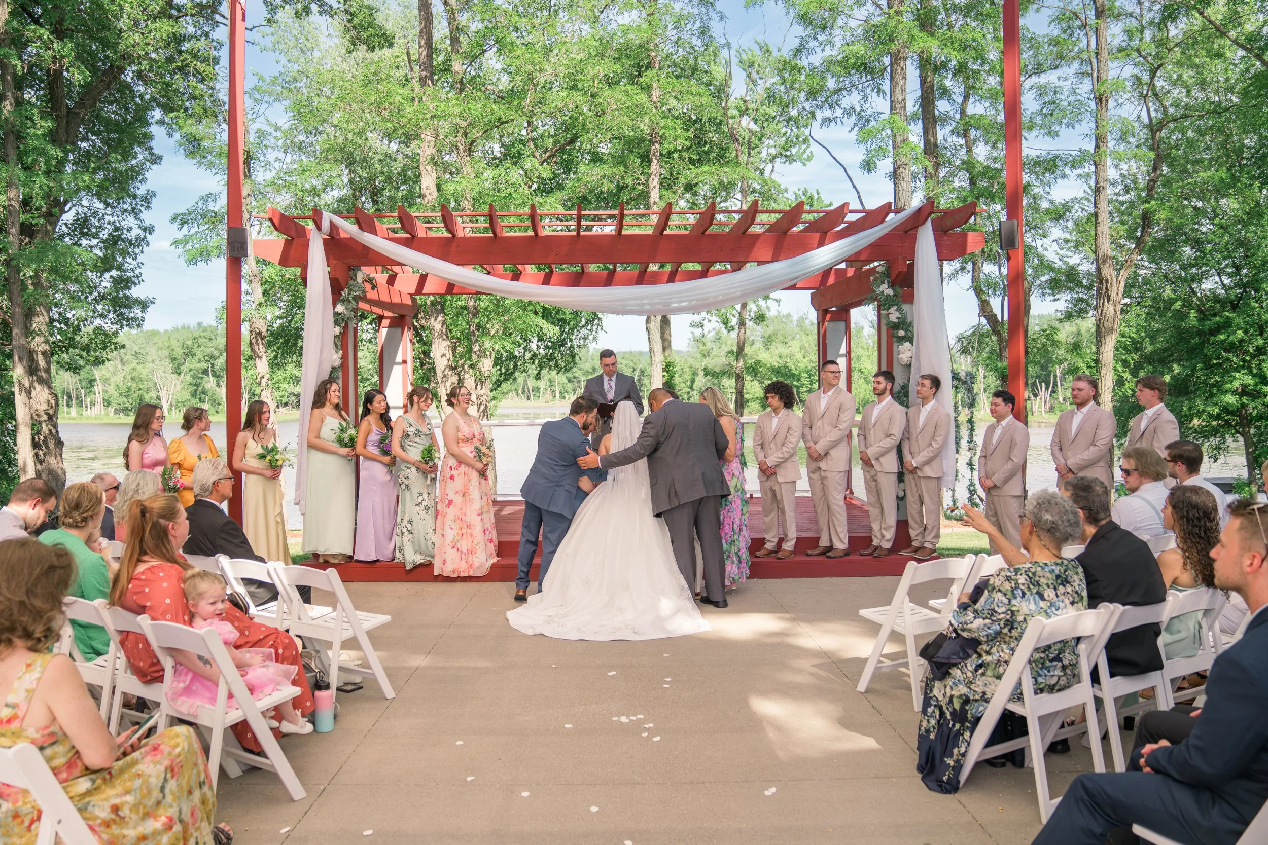 Celebrations-on-the-river-la-crosse-wisconsin-wedding-photography-midwest-wedding-portraits232.jpg