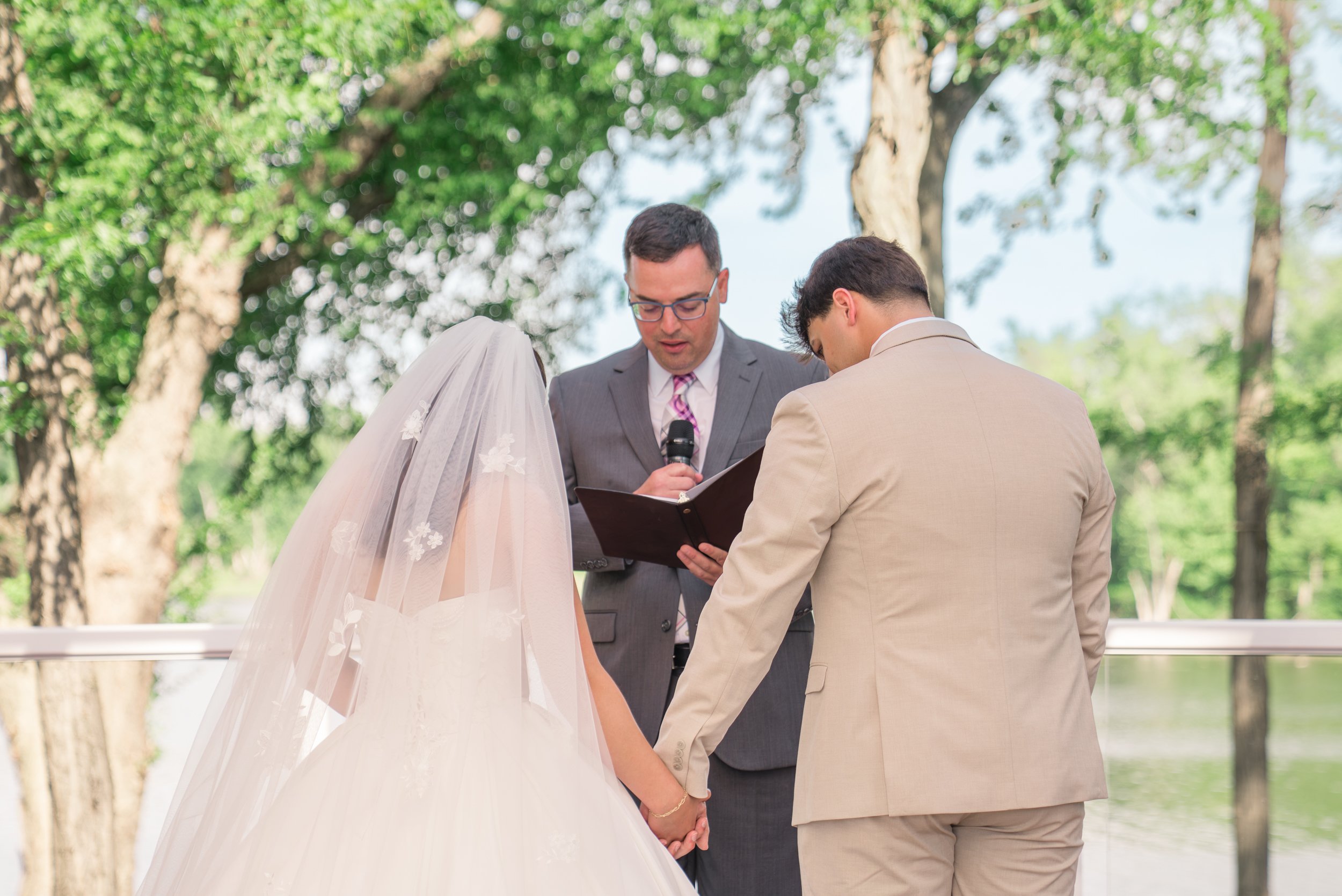 Celebrations-on-the-river-la-crosse-wisconsin-wedding-photography-midwest-wedding-portraits238.jpg