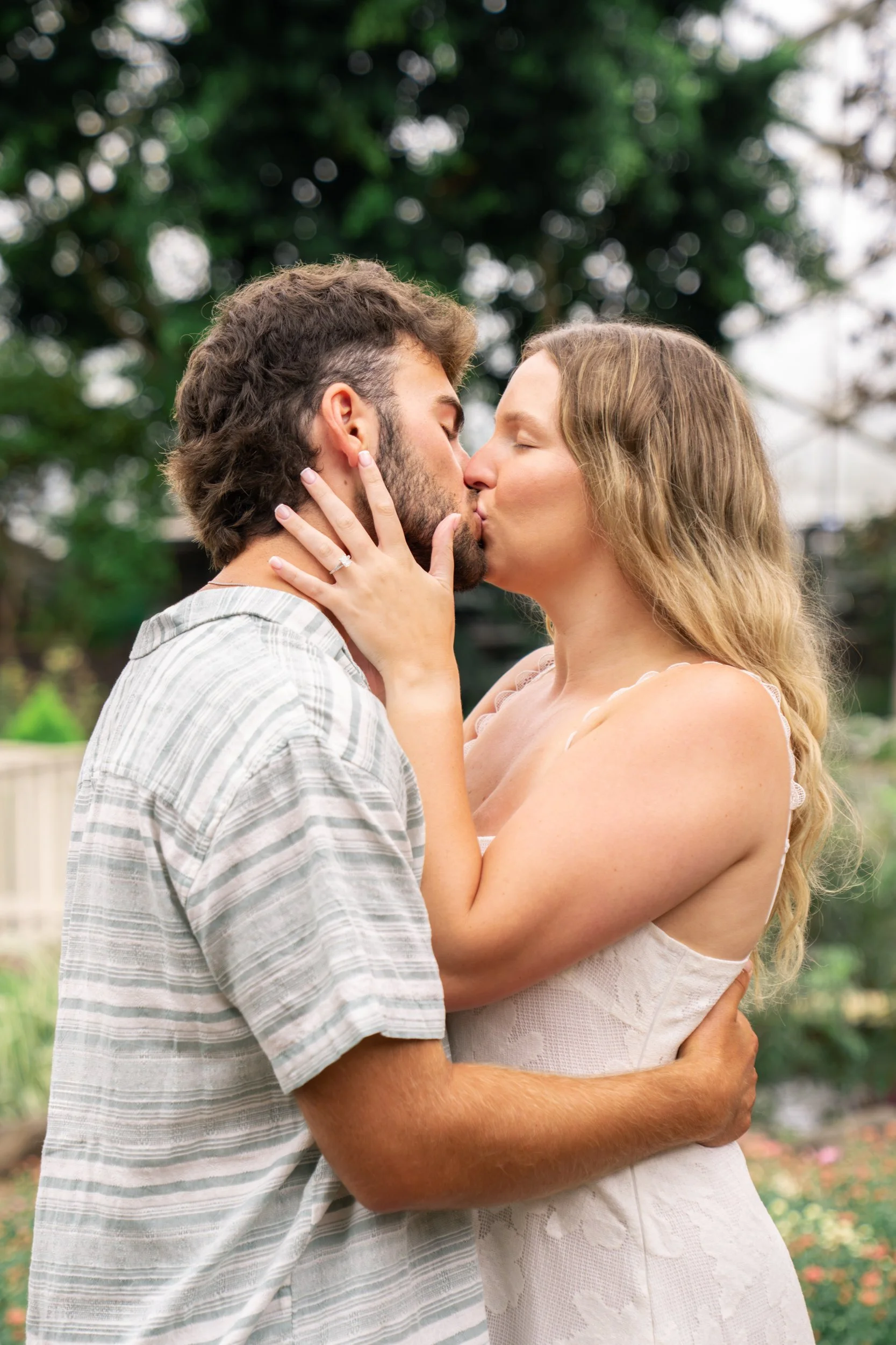 mitchell-park-domes-milwaukee-wisconsin-wedding-engagement-photographer-fine-art-photo-session-bridal-portraits-best-wedding-engaged-photography-077.jpg