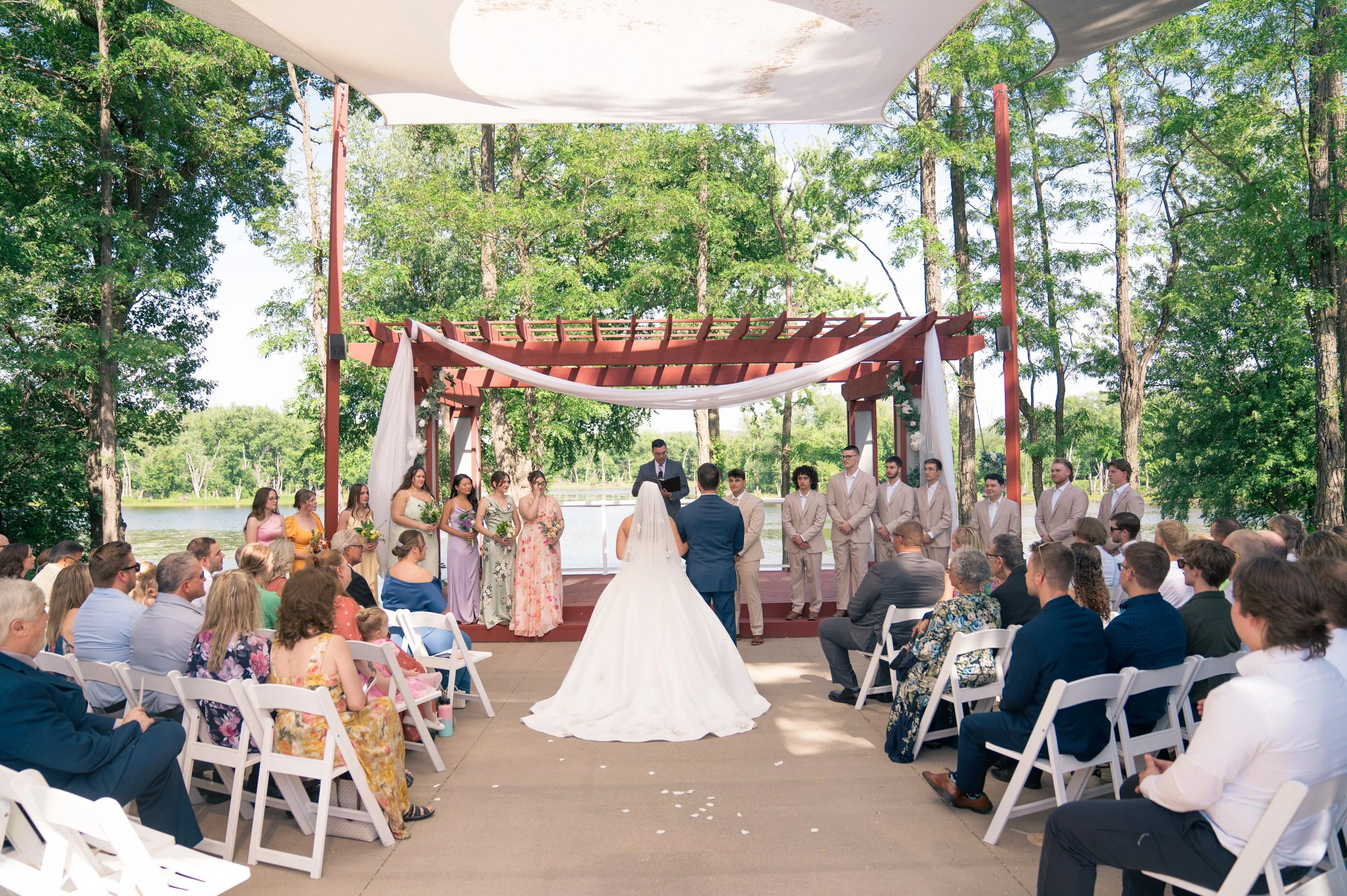 Celebrations-on-the-river-la-crosse-wisconsin-wedding-photography-midwest-wedding-portraits223.jpg