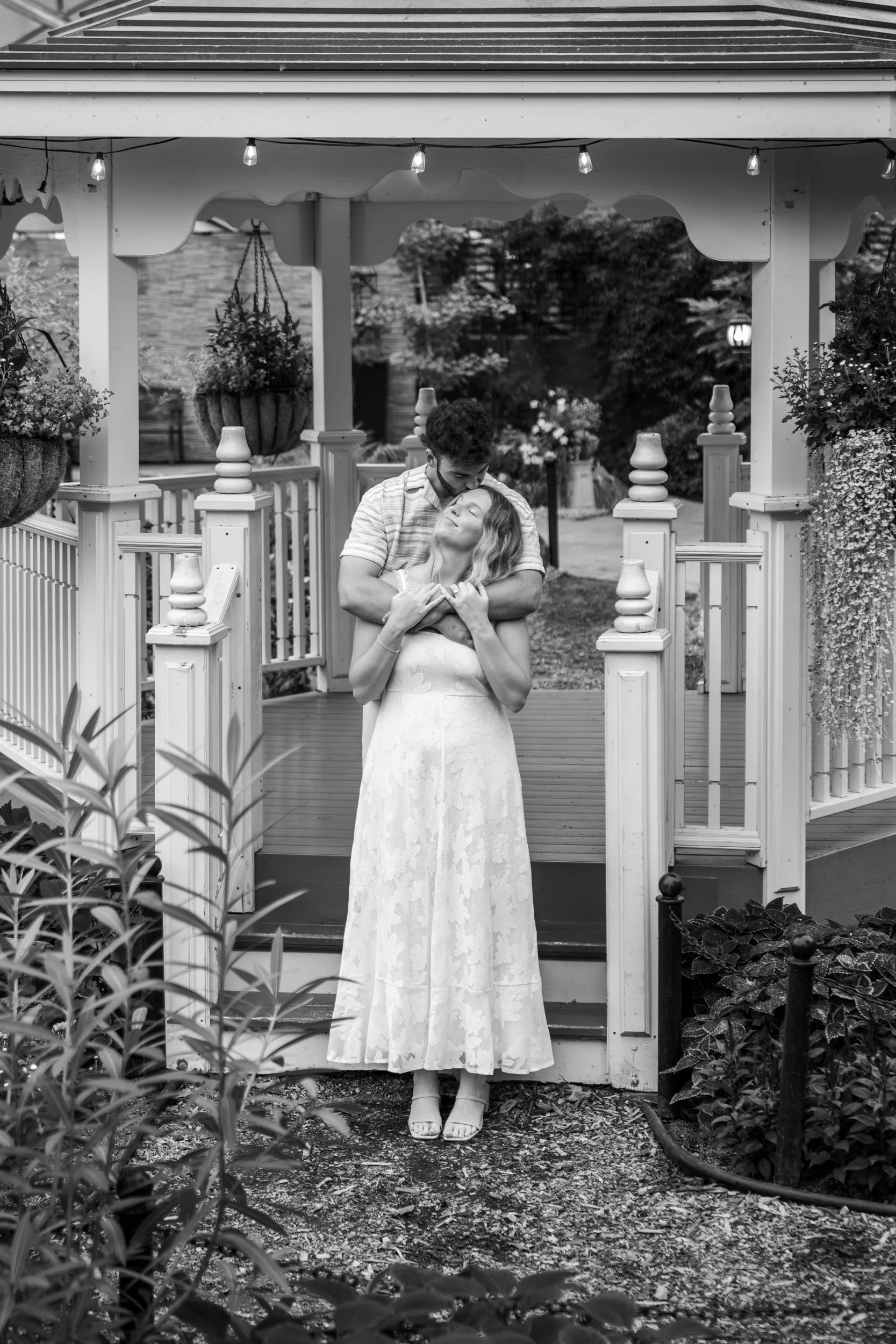 mitchell-park-domes-milwaukee-wisconsin-wedding-engagement-photographer-fine-art-photo-session-bridal-portraits-best-wedding-engaged-photography-066.jpg
