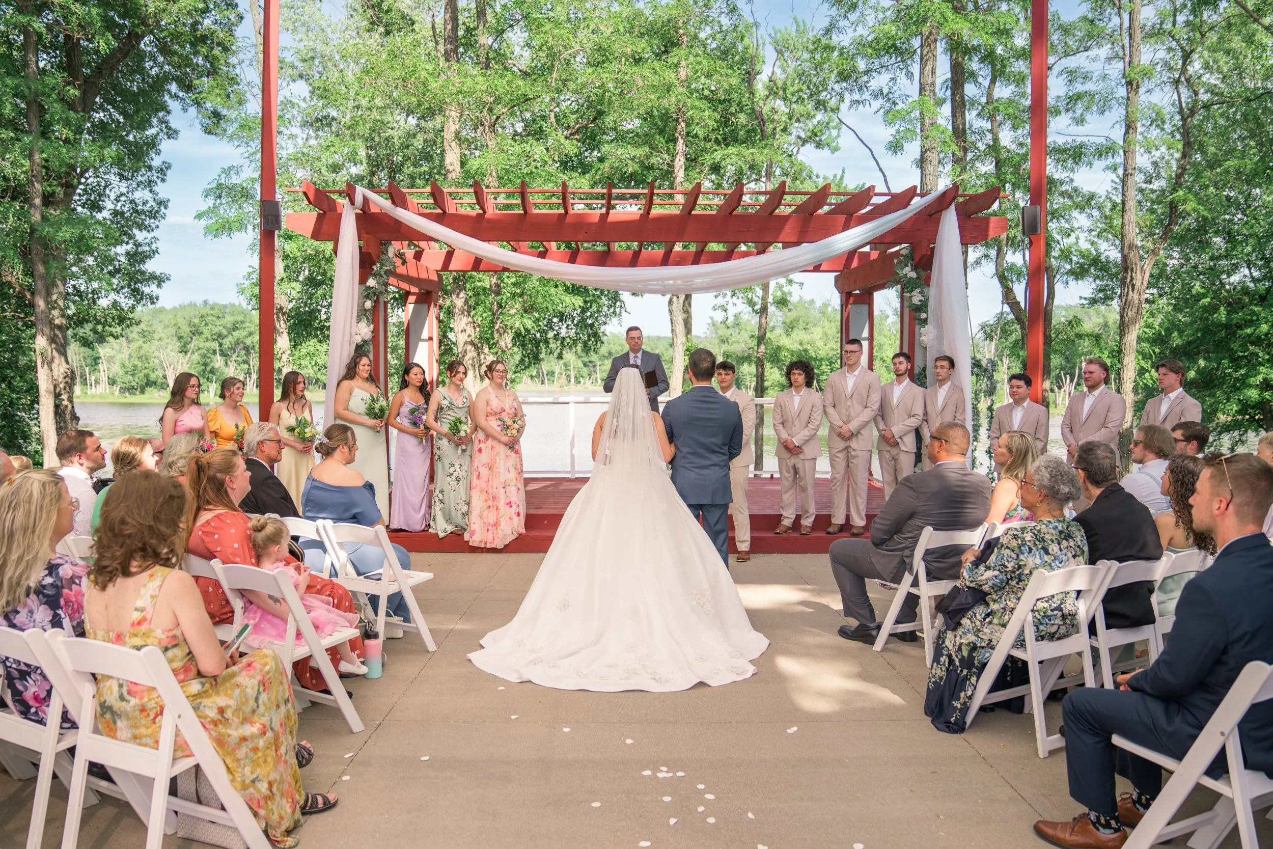Celebrations-on-the-river-la-crosse-wisconsin-wedding-photography-midwest-wedding-portraits227.jpg