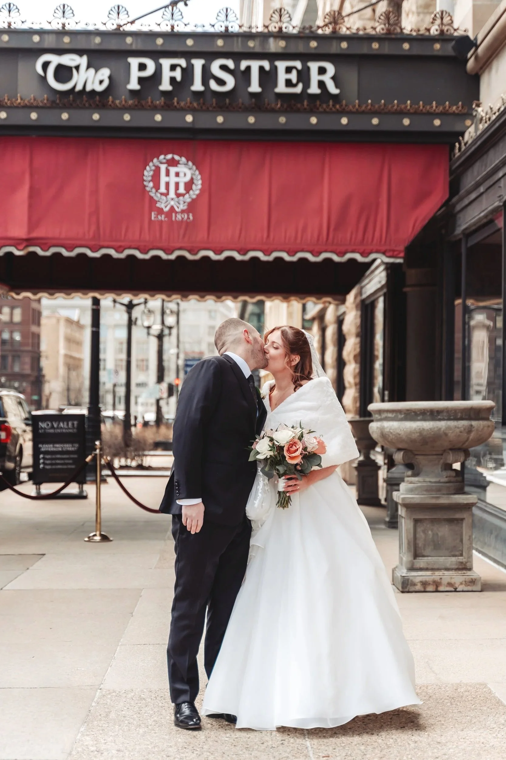 pfister-hotel-milwaukee-wedding-photographer-milwaukee-wi-wedding-photos-the-pfister-hotel-historic-third-ward-downtown-1.jpg
