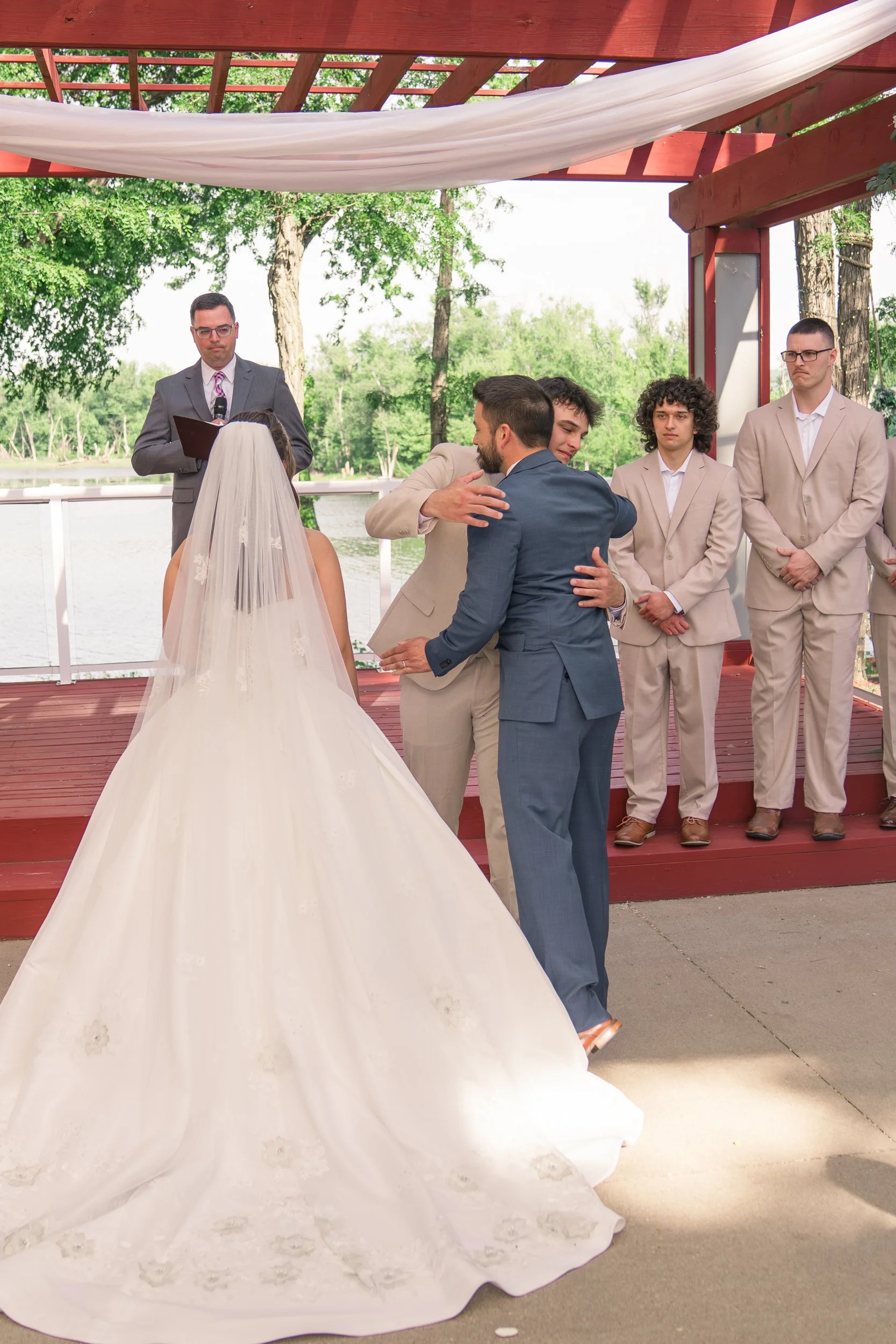 Celebrations-on-the-river-la-crosse-wisconsin-wedding-photography-midwest-wedding-portraits229.jpg