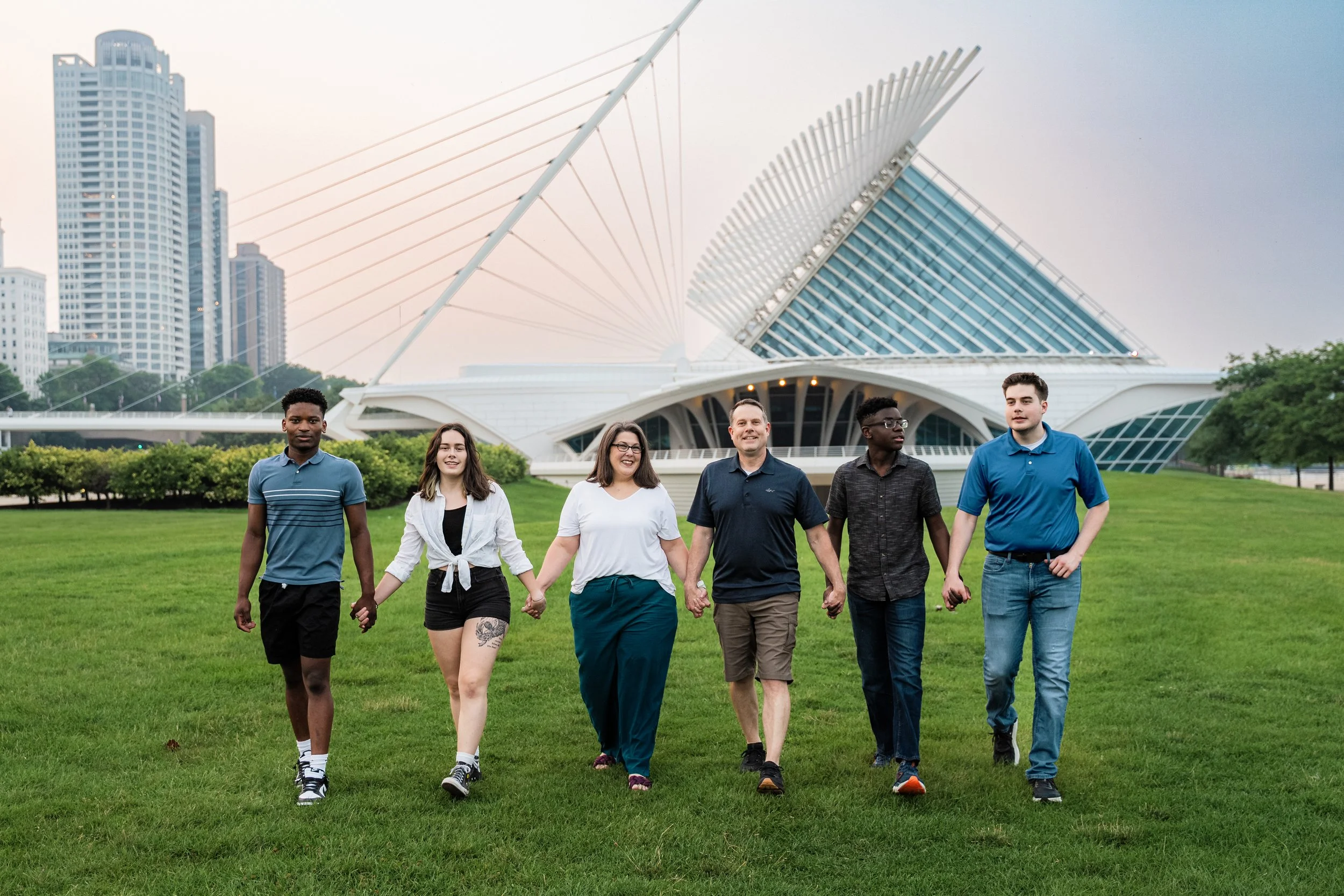 milwauke-wisconsin-family-portait-photography-session-family-photographer-milwaukee-art-museum-photoshoot-headshots-group-photos-family-portrai061.jpg