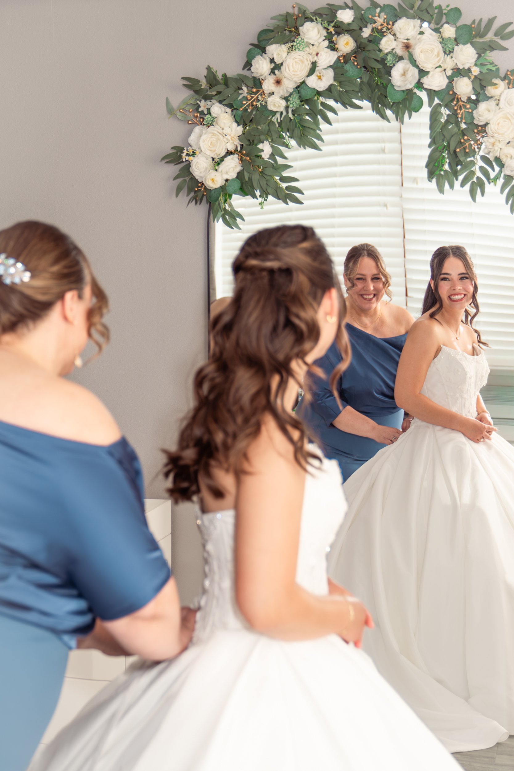 Celebrations-on-the-river-la-crosse-wisconsin-wedding-photography-midwest-wedding-portraits062.jpg