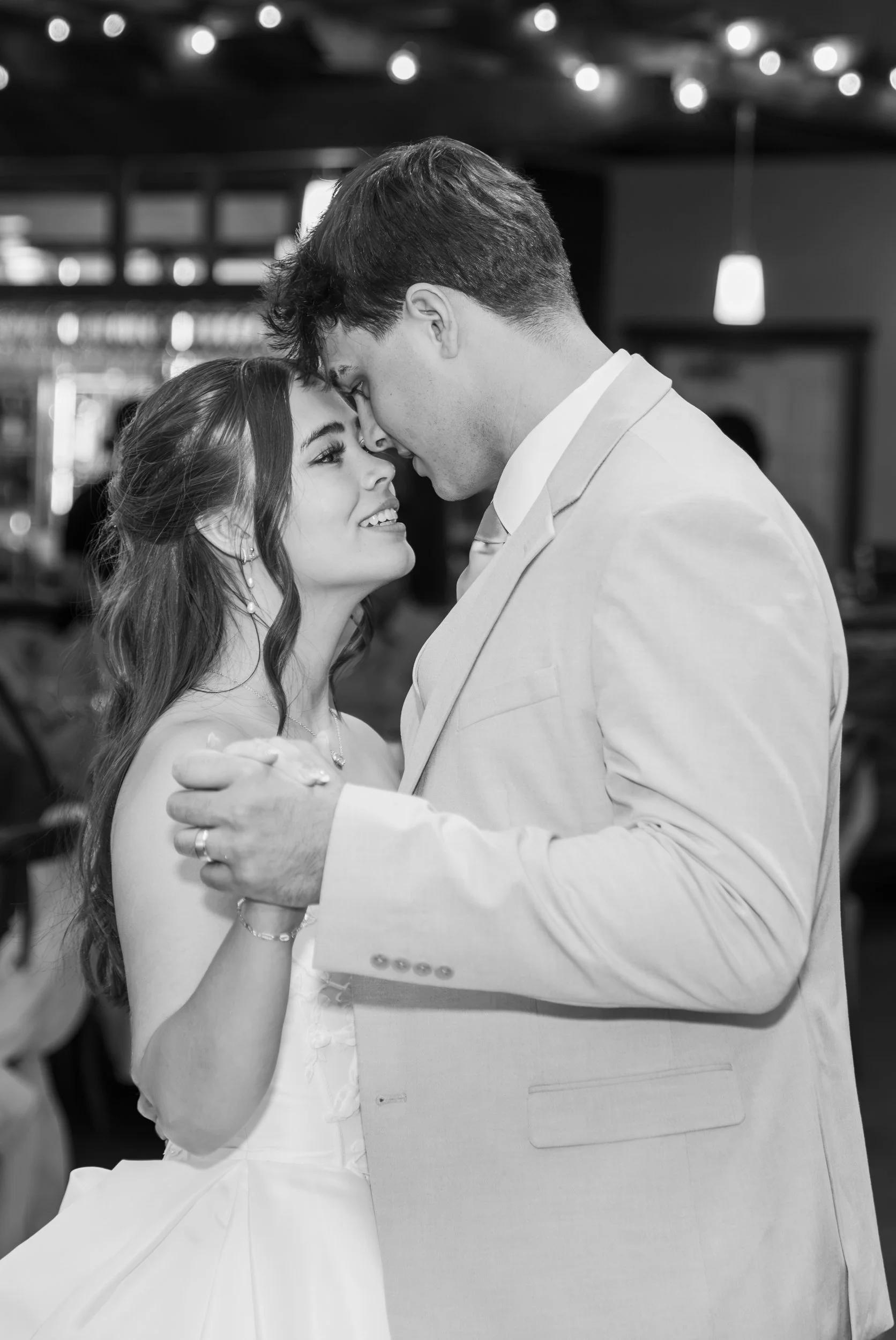 Celebrations-on-the-river-la-crosse-wisconsin-wedding-photography-midwest-wedding-portraits495.jpg