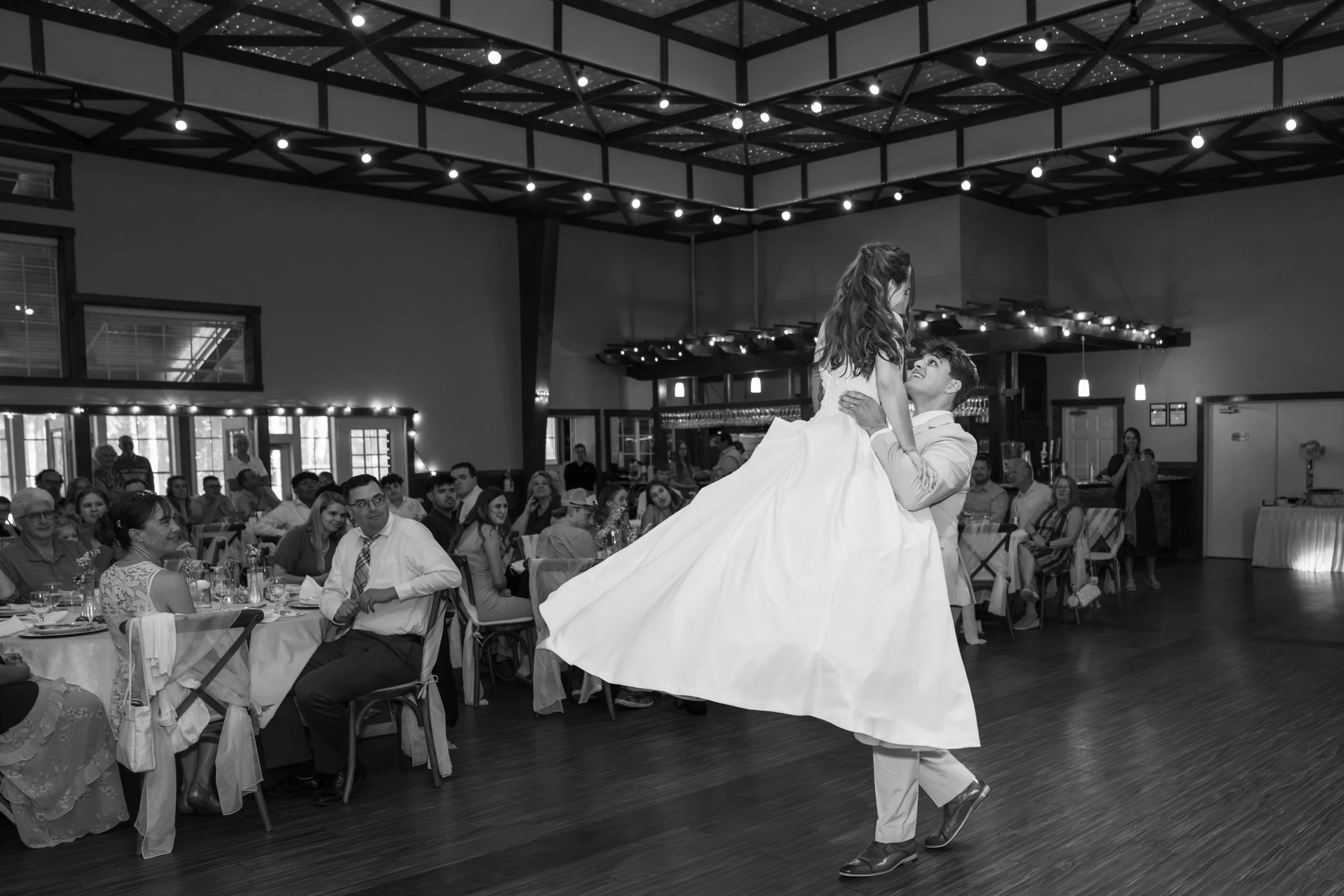 Celebrations-on-the-river-la-crosse-wisconsin-wedding-photography-midwest-wedding-portraits503.jpg