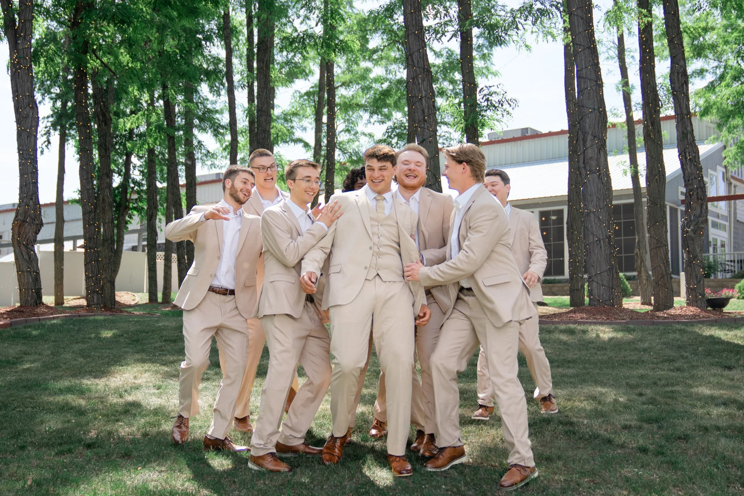 Celebrations-on-the-river-la-crosse-wisconsin-wedding-photography-midwest-wedding-portraits141.jpg
