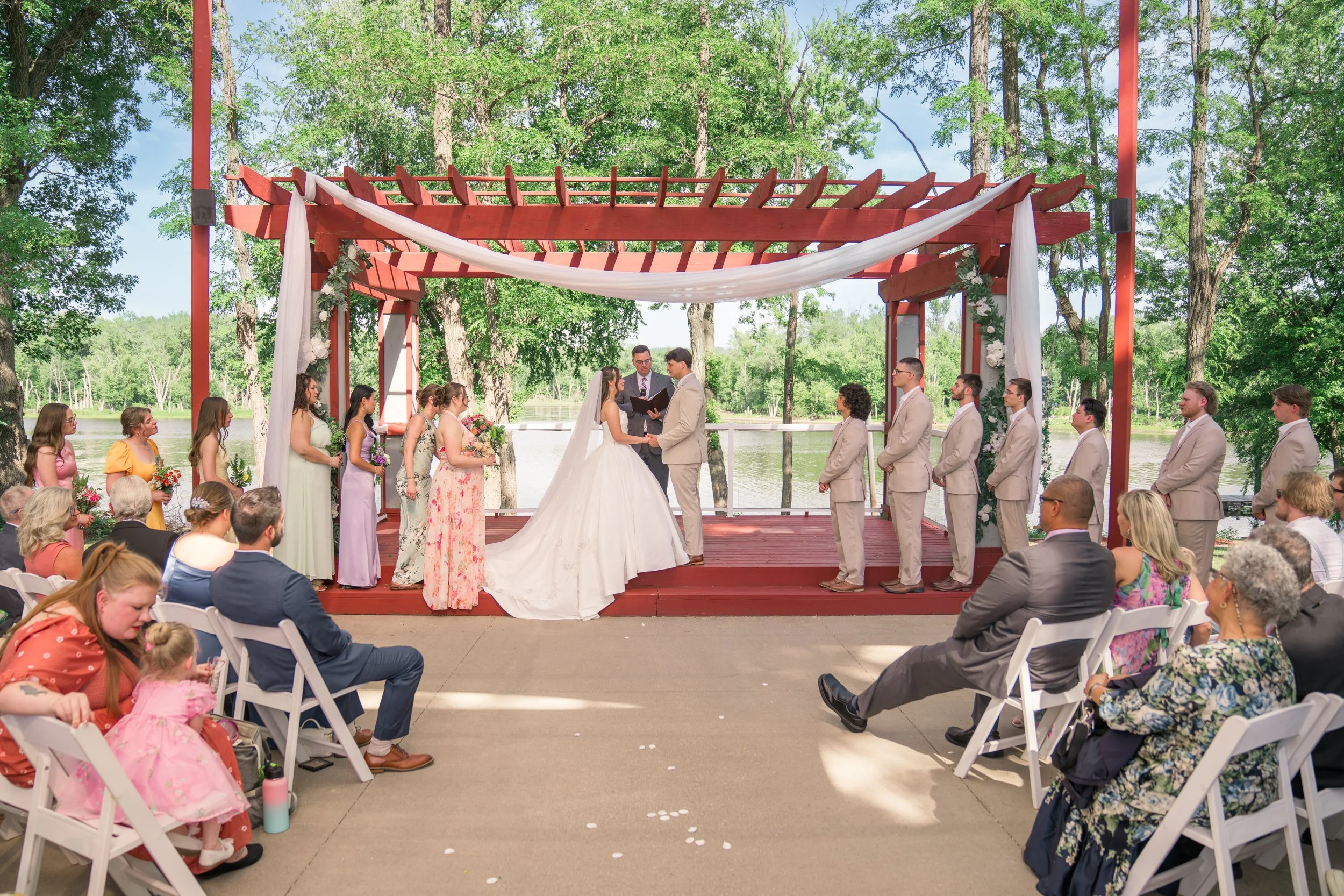 Celebrations-on-the-river-la-crosse-wisconsin-wedding-photography-midwest-wedding-portraits241.jpg