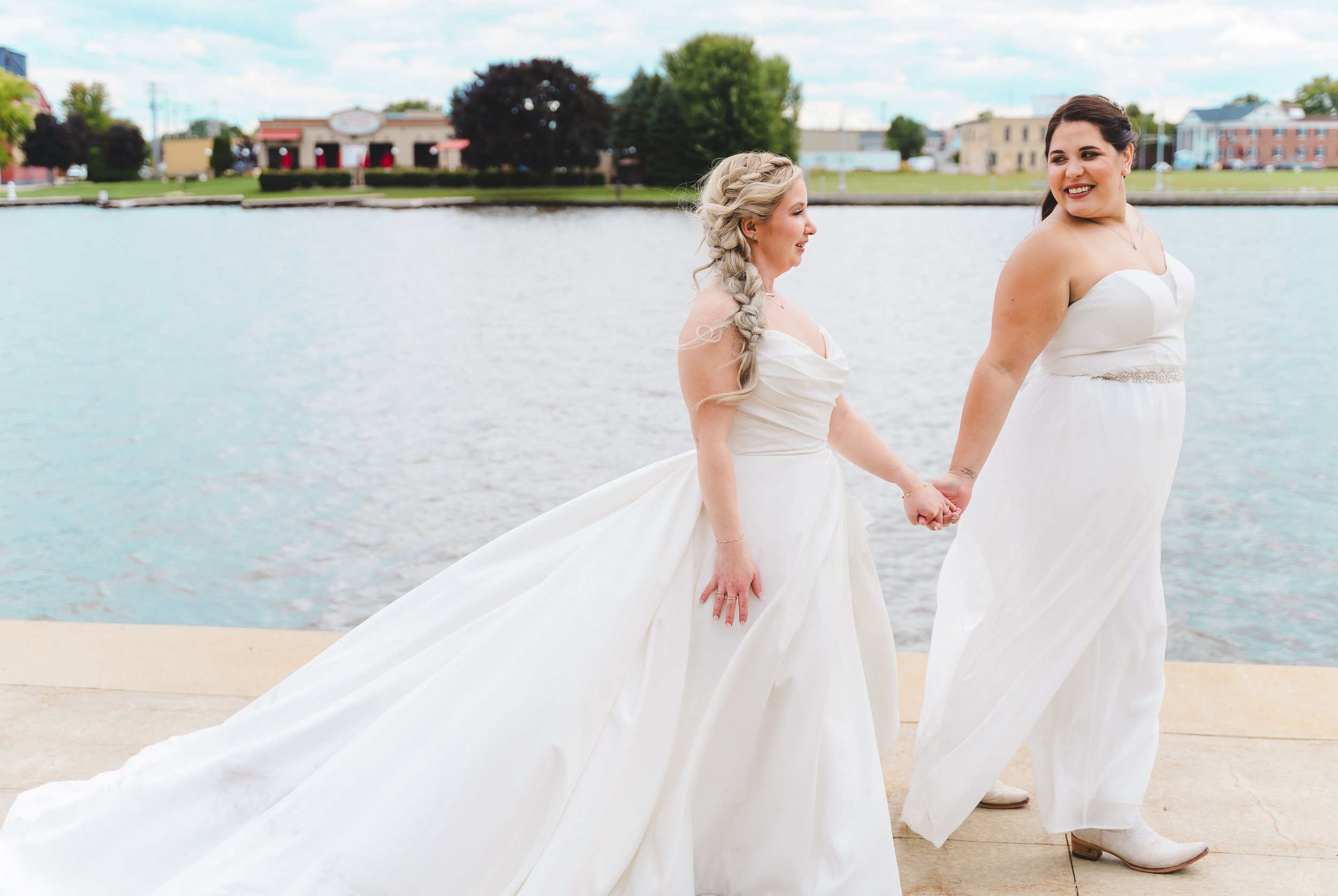 milwaukee-wisconsin-hartland-buckleys-lgbt-inclusive-wedding-photographer-vinyard-bridal-portraits-wedding-photography-29.jpg