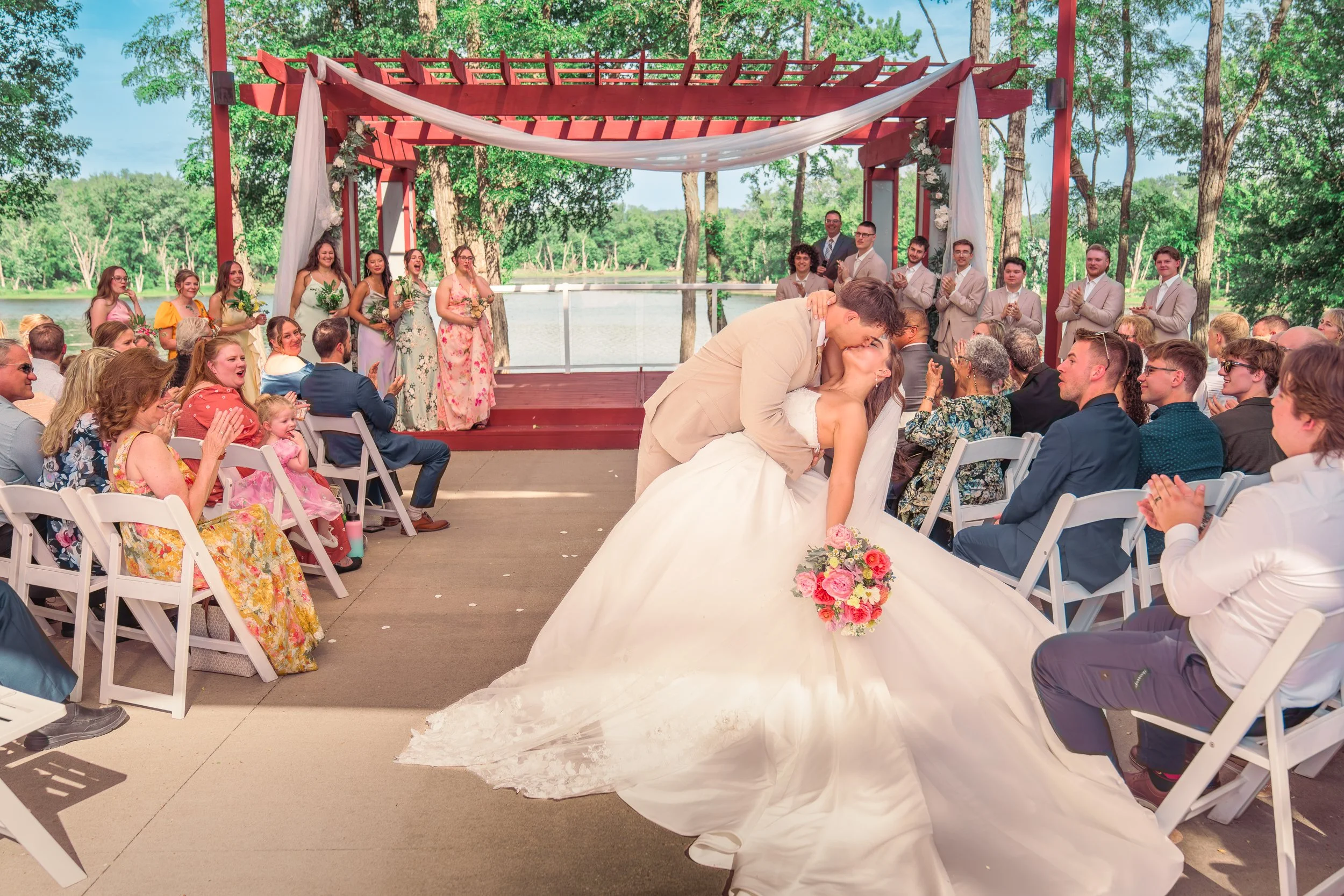 Celebrations-on-the-river-la-crosse-wisconsin-wedding-photography-midwest-wedding-portraits270.jpg