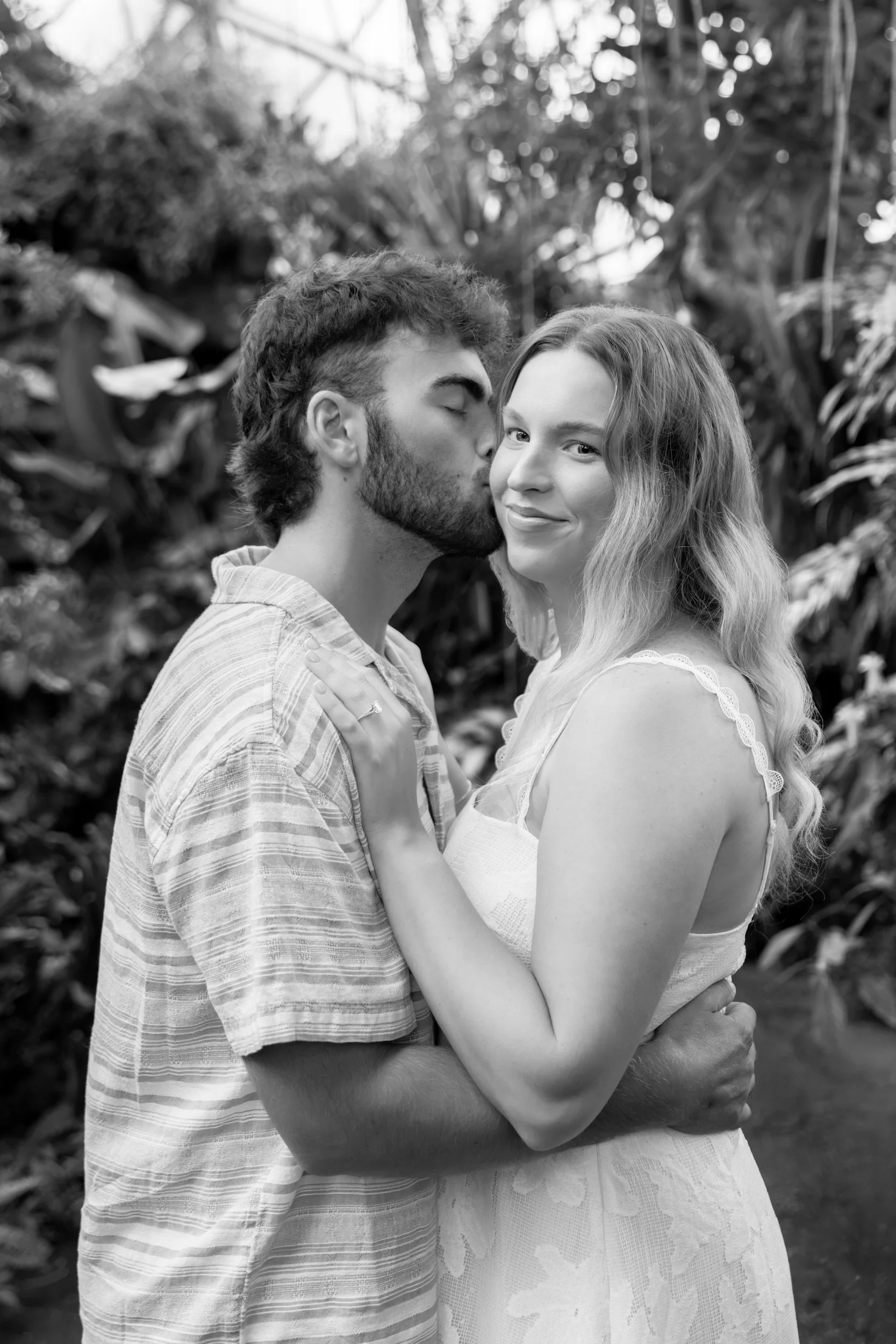 mitchell-park-domes-milwaukee-wisconsin-wedding-engagement-photographer-fine-art-photo-session-bridal-portraits-best-wedding-engaged-photography-007.jpg