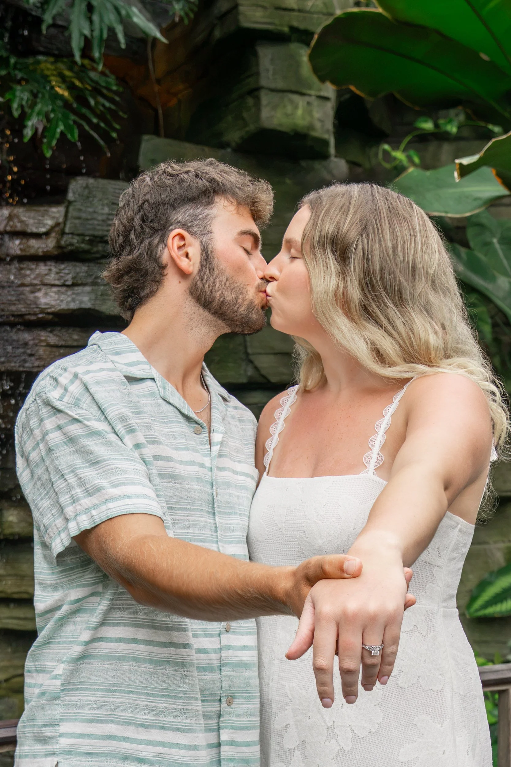 mitchell-park-domes-milwaukee-wisconsin-wedding-engagement-photographer-fine-art-photo-session-bridal-portraits-best-wedding-engaged-photography-016.jpg