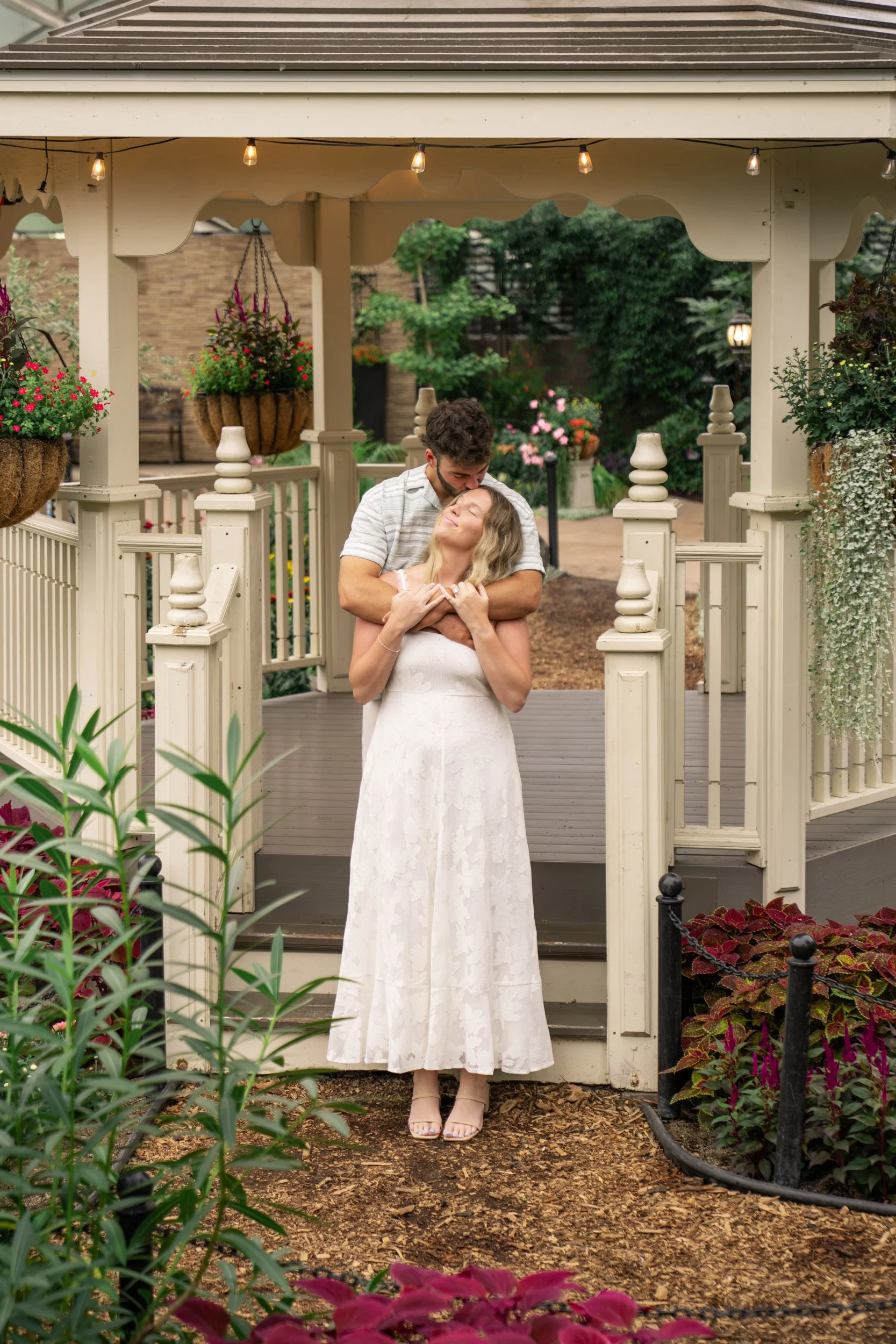 mitchell-park-domes-milwaukee-wisconsin-wedding-engagement-photographer-fine-art-photo-session-bridal-portraits-best-wedding-engaged-photography-065.jpg