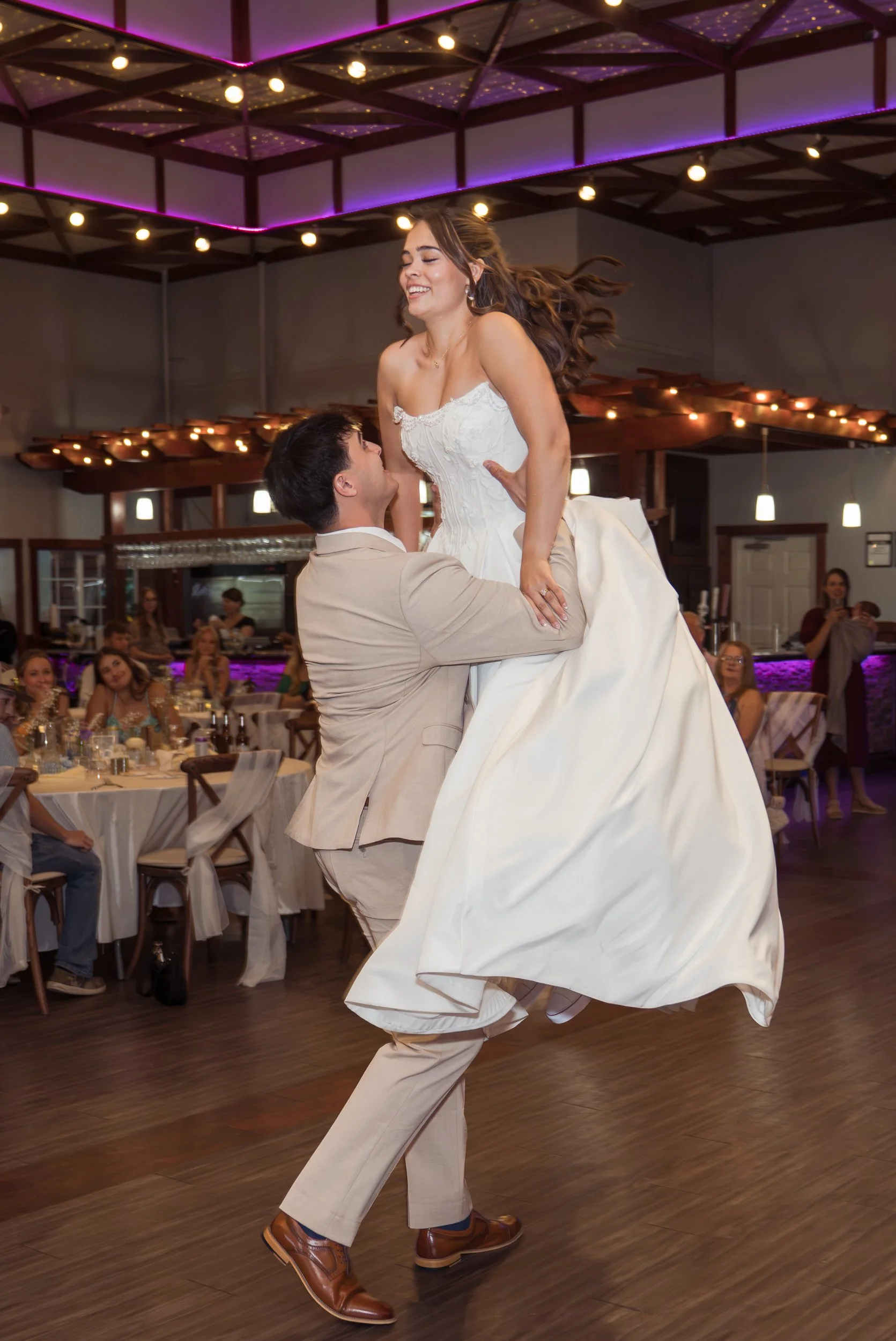 Celebrations-on-the-river-la-crosse-wisconsin-wedding-photography-midwest-wedding-portraits499.jpg