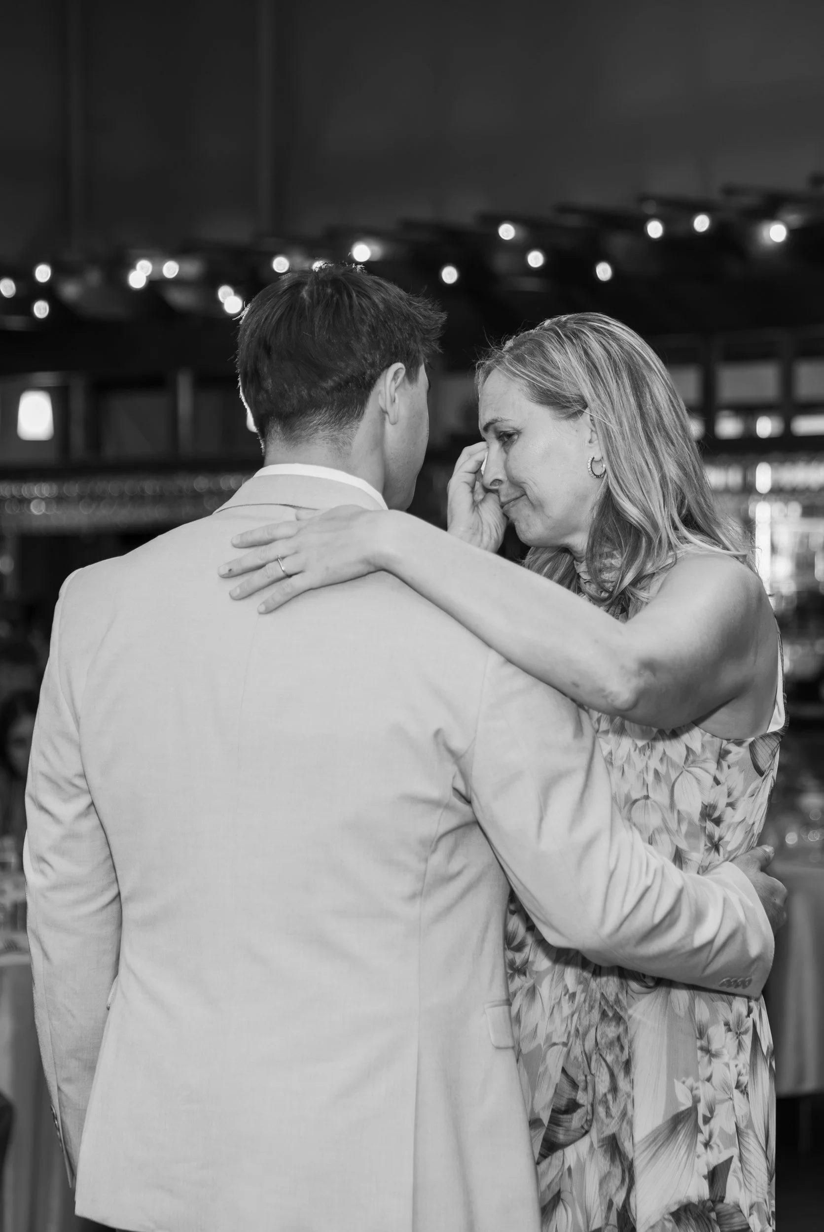 Celebrations-on-the-river-la-crosse-wisconsin-wedding-photography-midwest-wedding-portraits548.jpg
