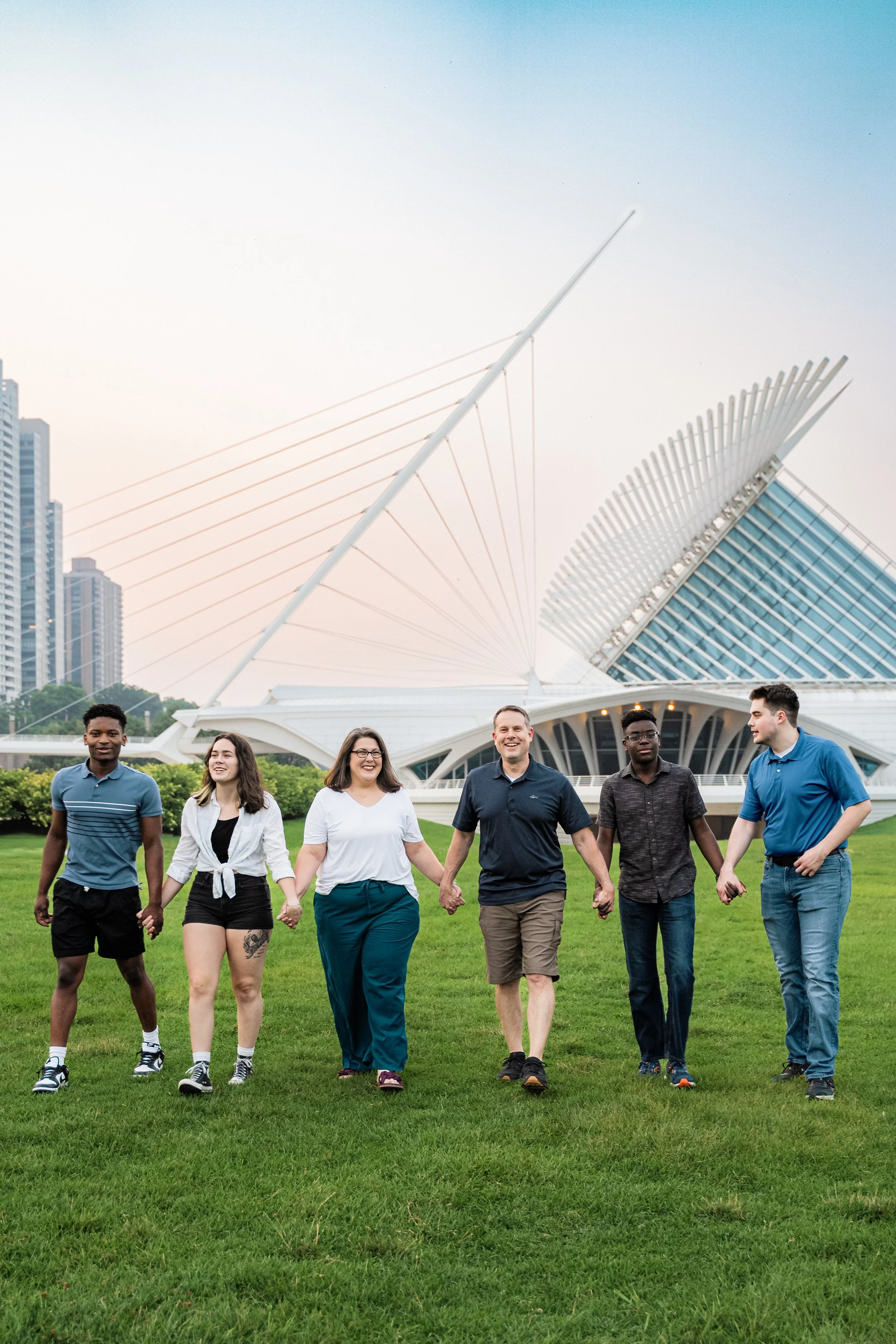milwauke-wisconsin-family-portait-photography-session-family-photographer-milwaukee-art-museum-photoshoot-headshots-group-photos-family-portrai059.jpg