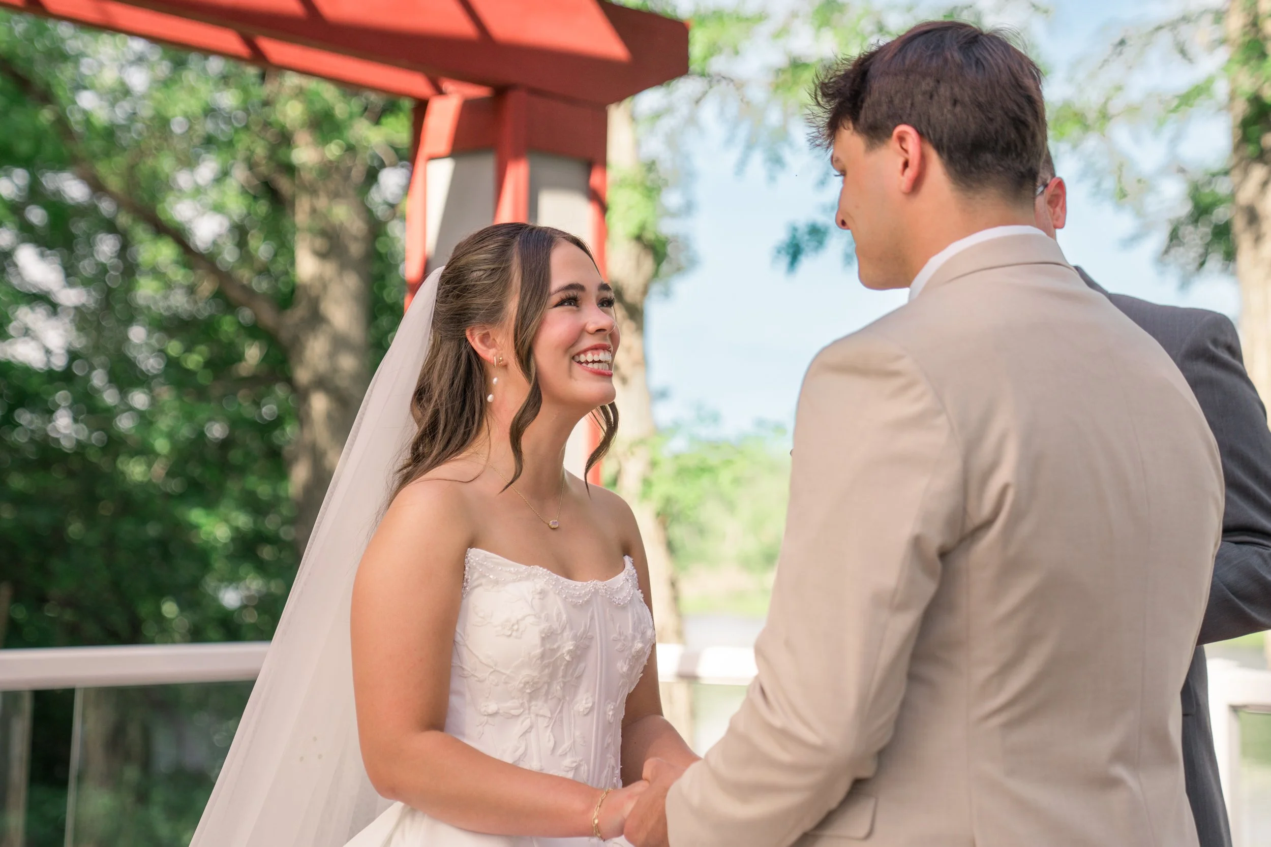 Celebrations-on-the-river-la-crosse-wisconsin-wedding-photography-midwest-wedding-portraits249.jpg