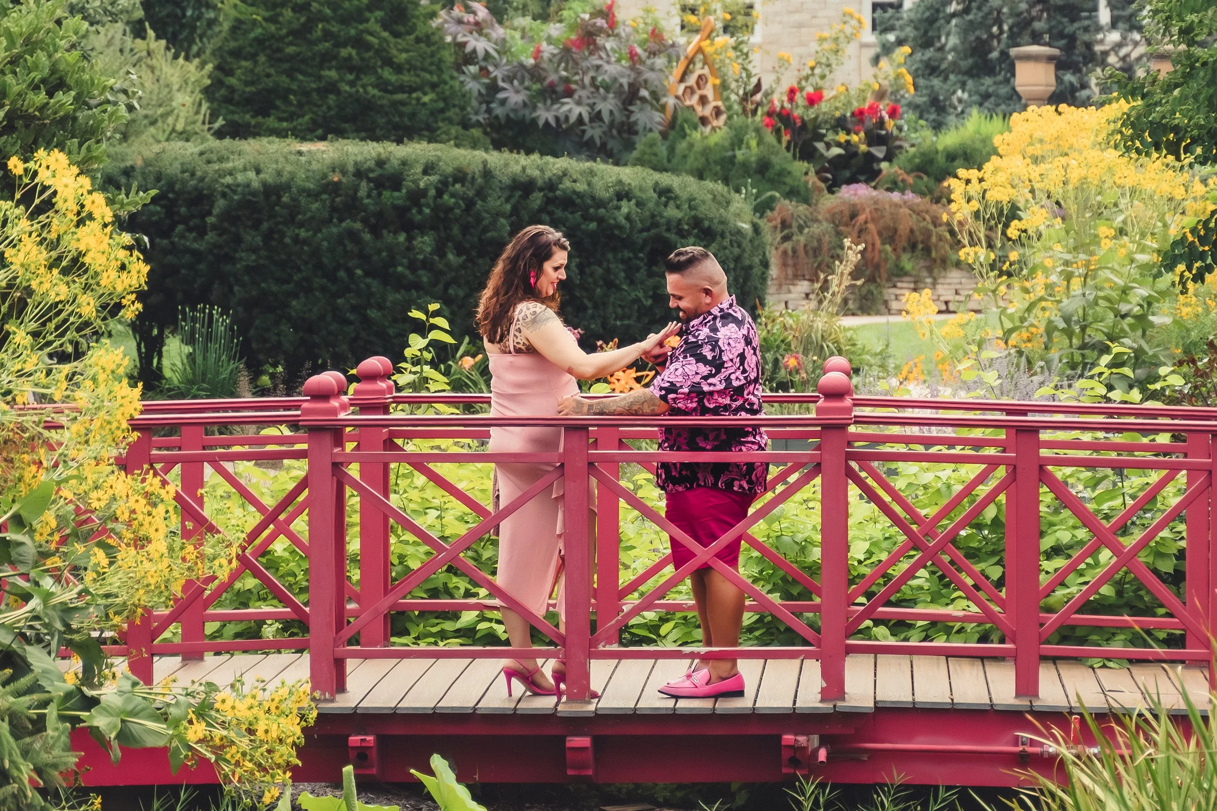 milwaukee_madison_wisconsin_surprise_proposal_photographer_bridge_allencintennialgardens_ring.jpg