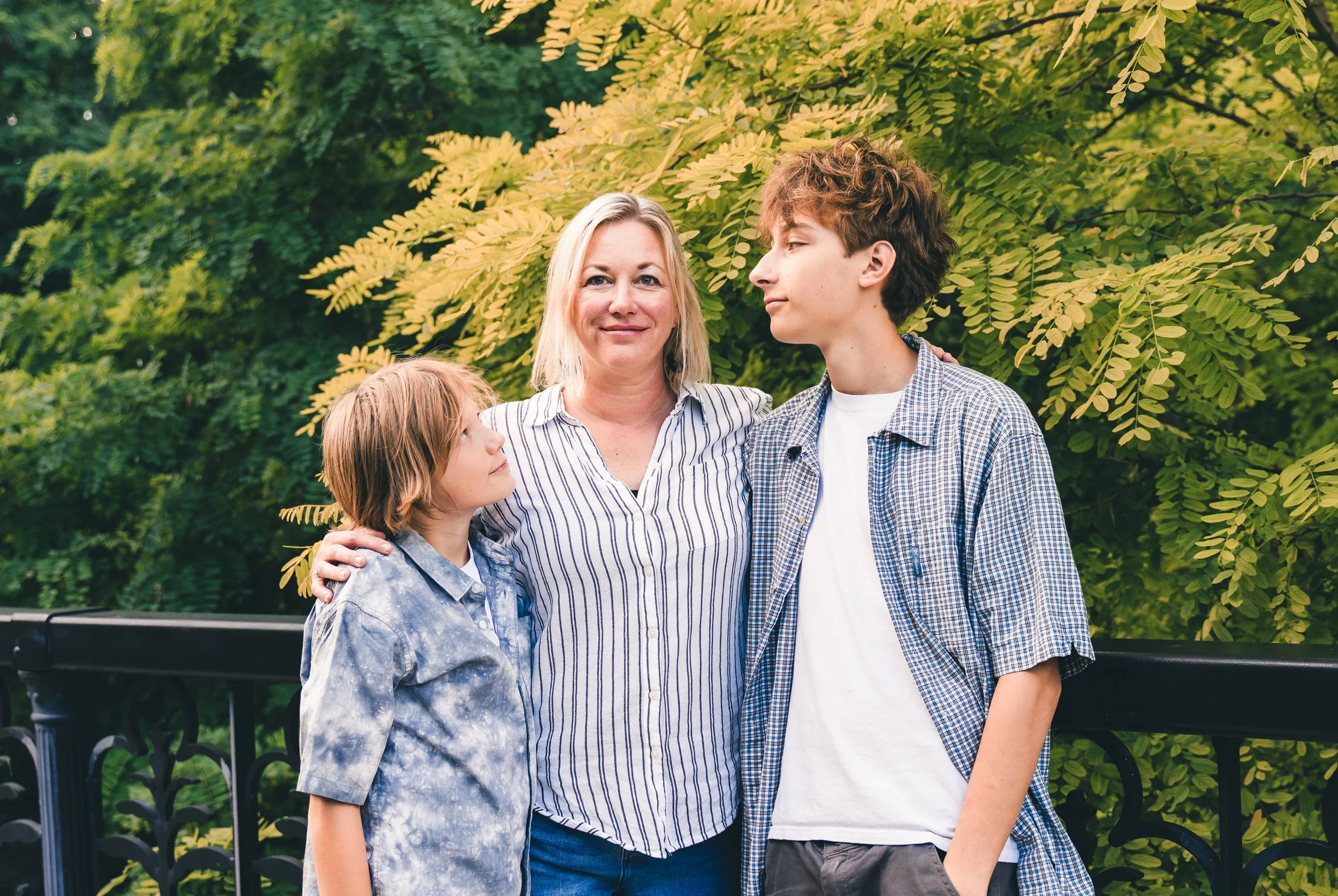 milwauke-wisconsin-family-portait-photography-session-family-photographer-black-cat-alley-shorewood-whitefishbay-lake-park-lake-michigan-family-photographer-104.jpg