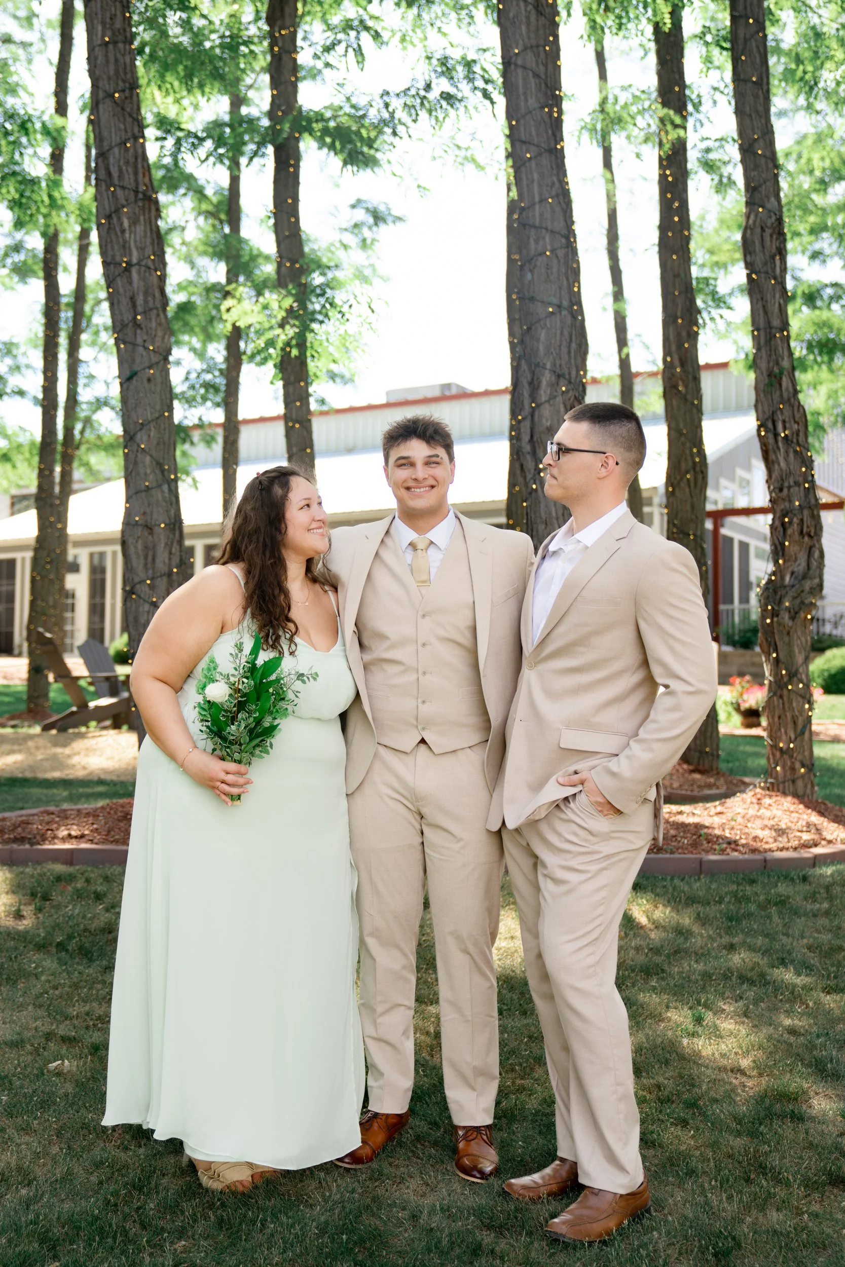 Celebrations-on-the-river-la-crosse-wisconsin-wedding-photography-midwest-wedding-portraits166.jpg