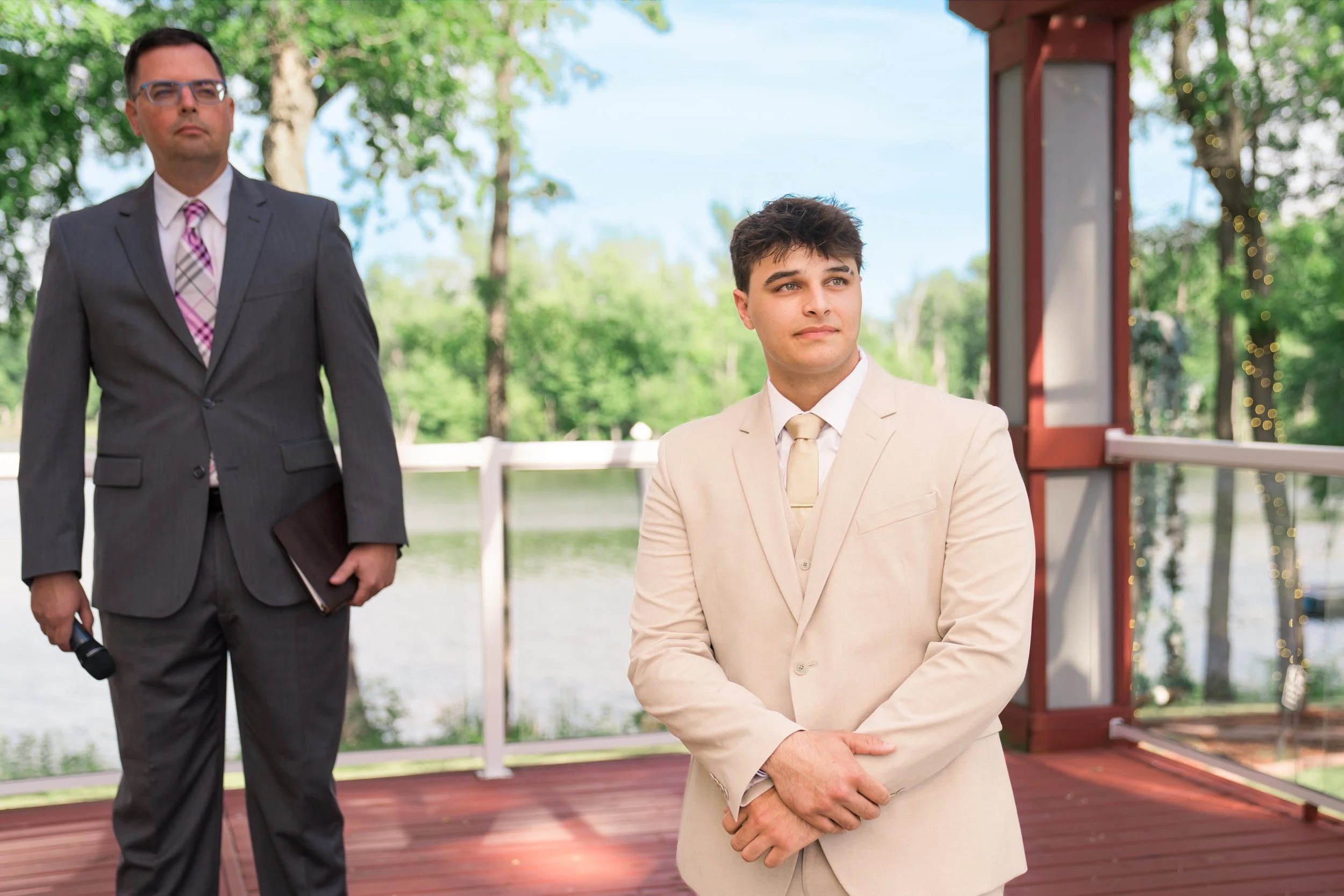 Celebrations-on-the-river-la-crosse-wisconsin-wedding-photography-midwest-wedding-portraits183.jpg