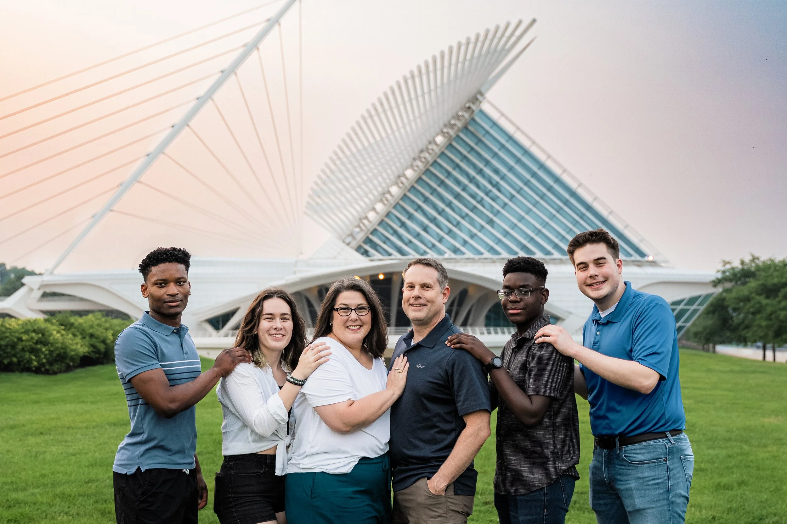 milwauke-wisconsin-family-portait-photography-session-family-photographer-milwaukee-art-museum-photoshoot-headshots-group-photos-family-portrai063.jpg