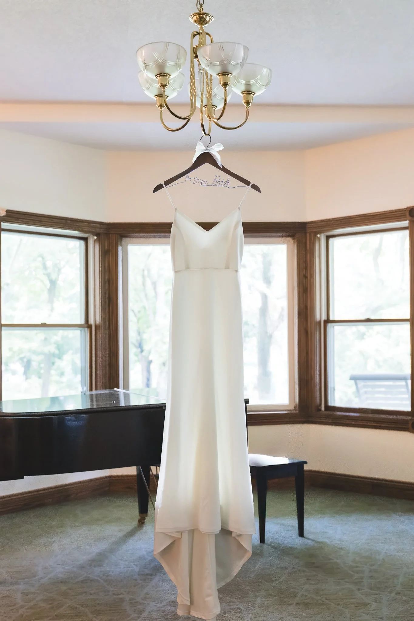 milwaukee_madison_wisconsin_wedding_photographer_osrui_piano_wedding_dress_details.jpg