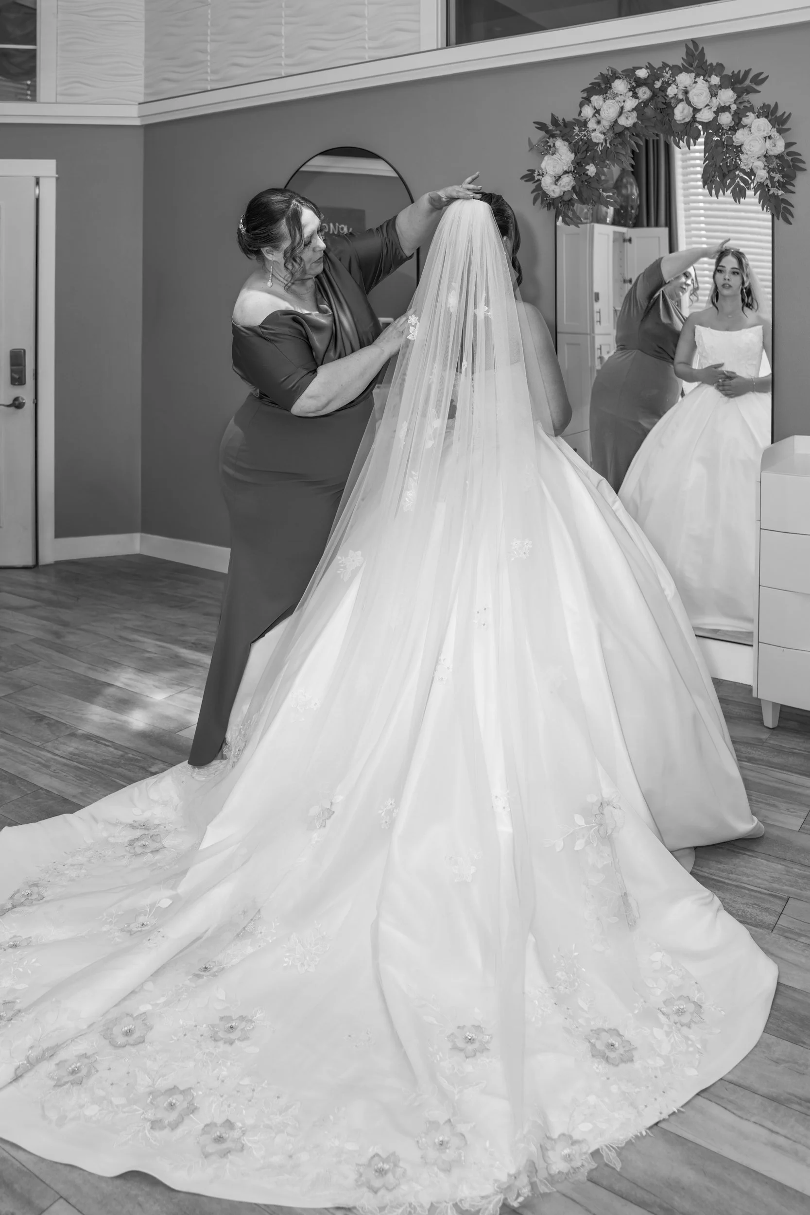 Celebrations-on-the-river-la-crosse-wisconsin-wedding-photography-midwest-wedding-portraits071.jpg
