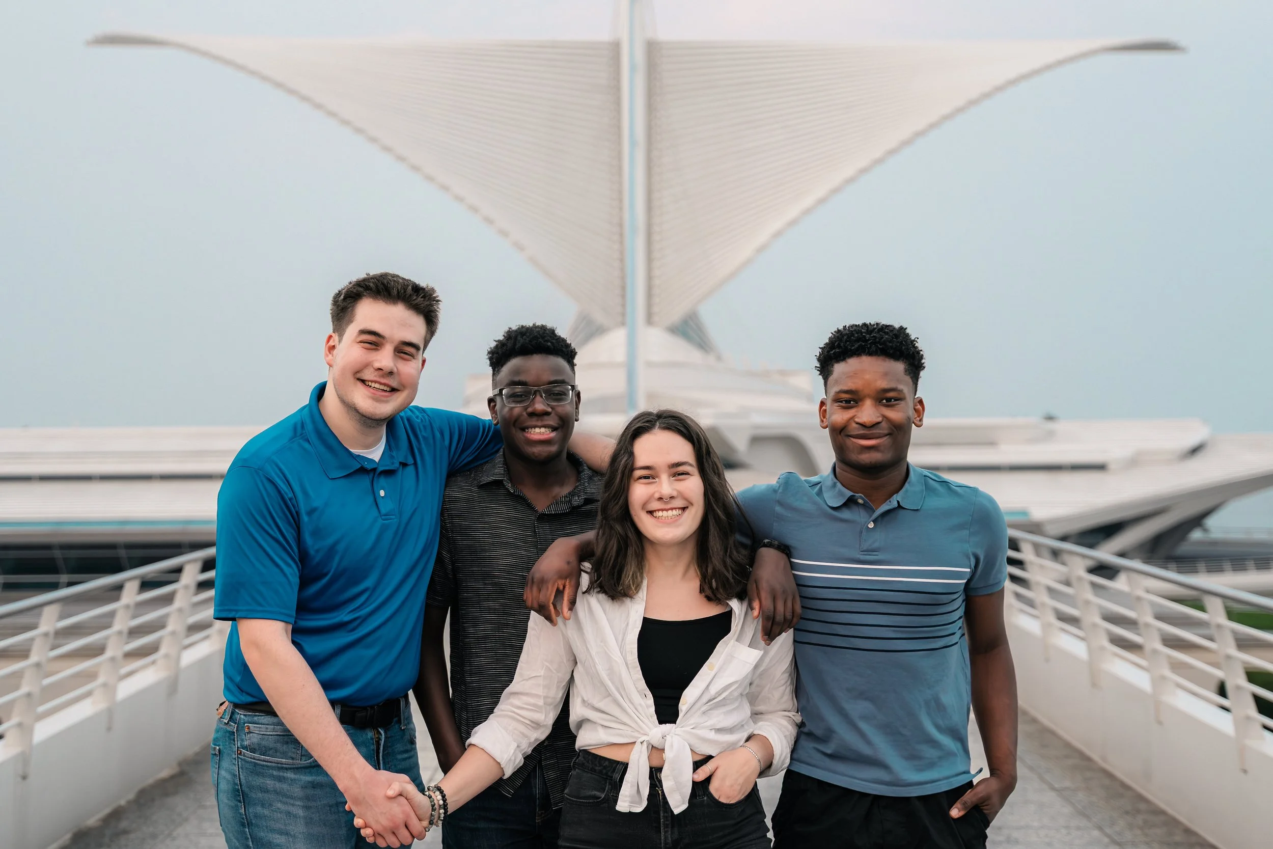 milwauke-wisconsin-family-portait-photography-session-family-photographer-milwaukee-art-museum-photoshoot-headshots-group-photos-family-portrai015.jpg