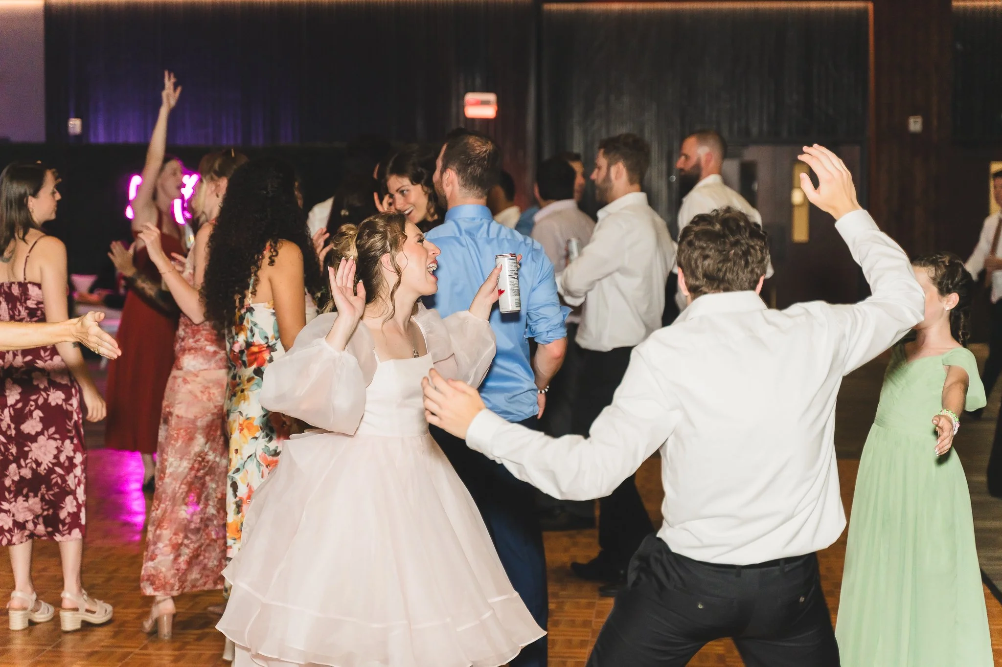 milwaukee_madison_wisconsin_wedding_photographer_osrui_wedding_reception_bride_dances_fun.jpg