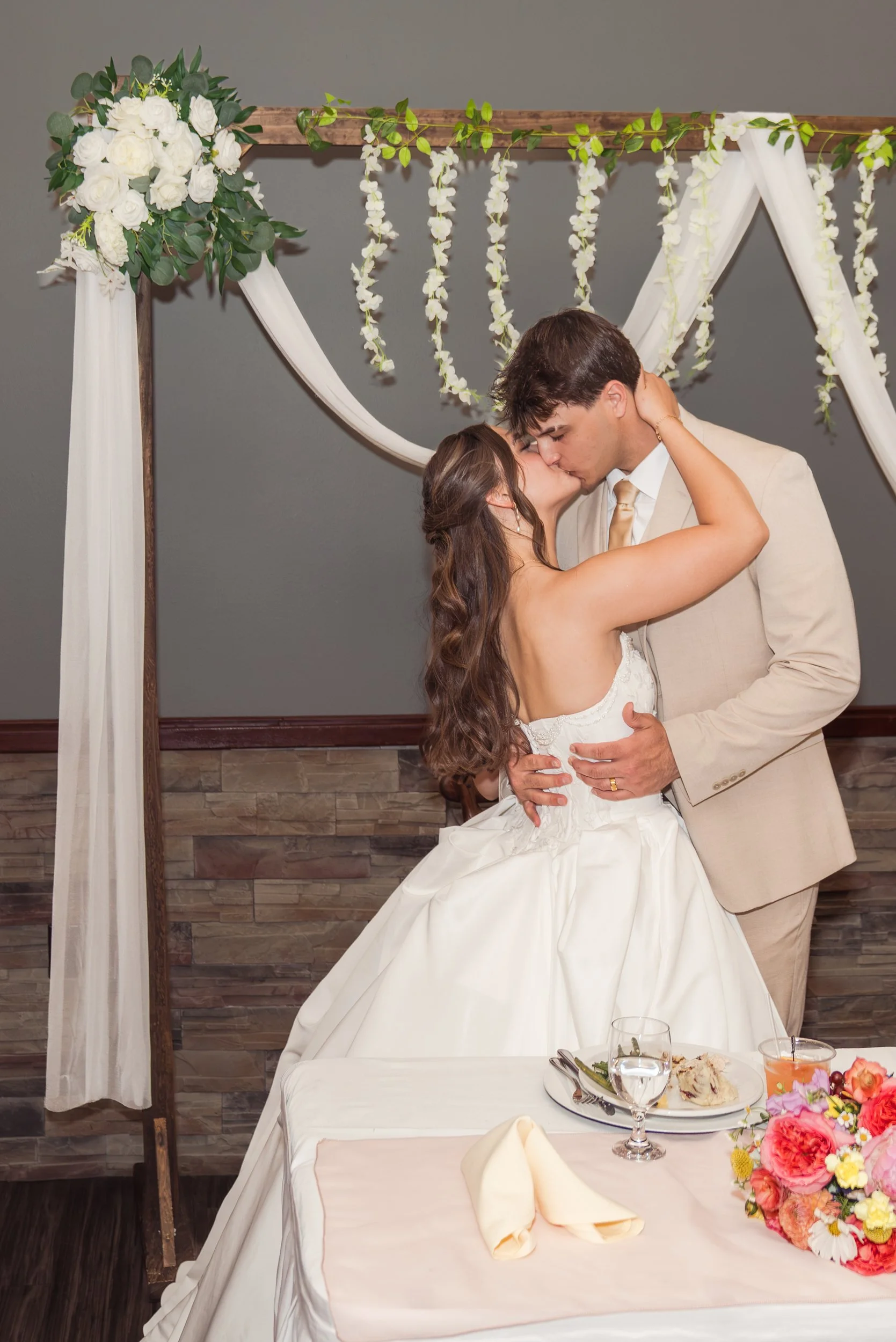 Celebrations-on-the-river-la-crosse-wisconsin-wedding-photography-midwest-wedding-portraits402.jpg