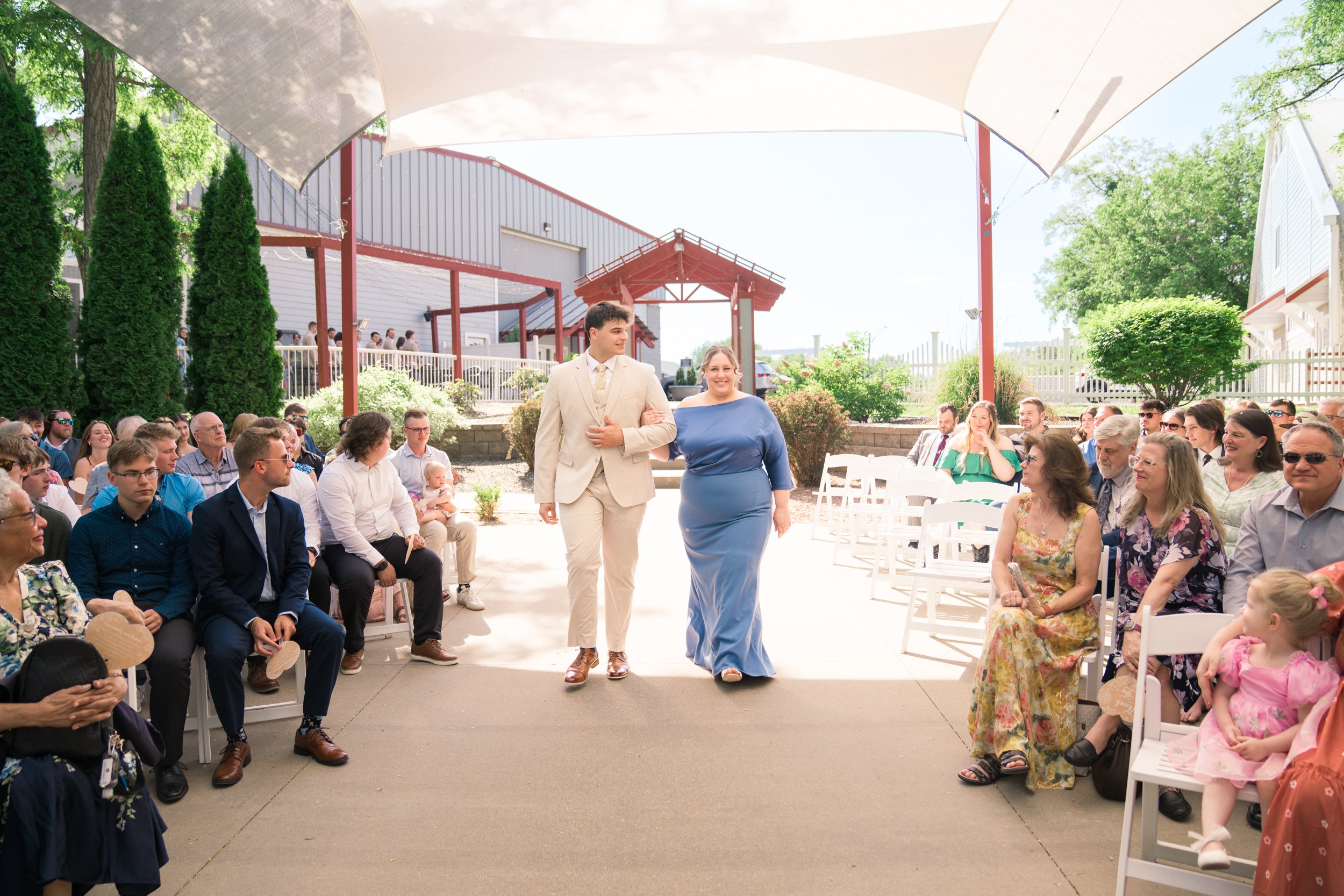 Celebrations-on-the-river-la-crosse-wisconsin-wedding-photography-midwest-wedding-portraits180.jpg