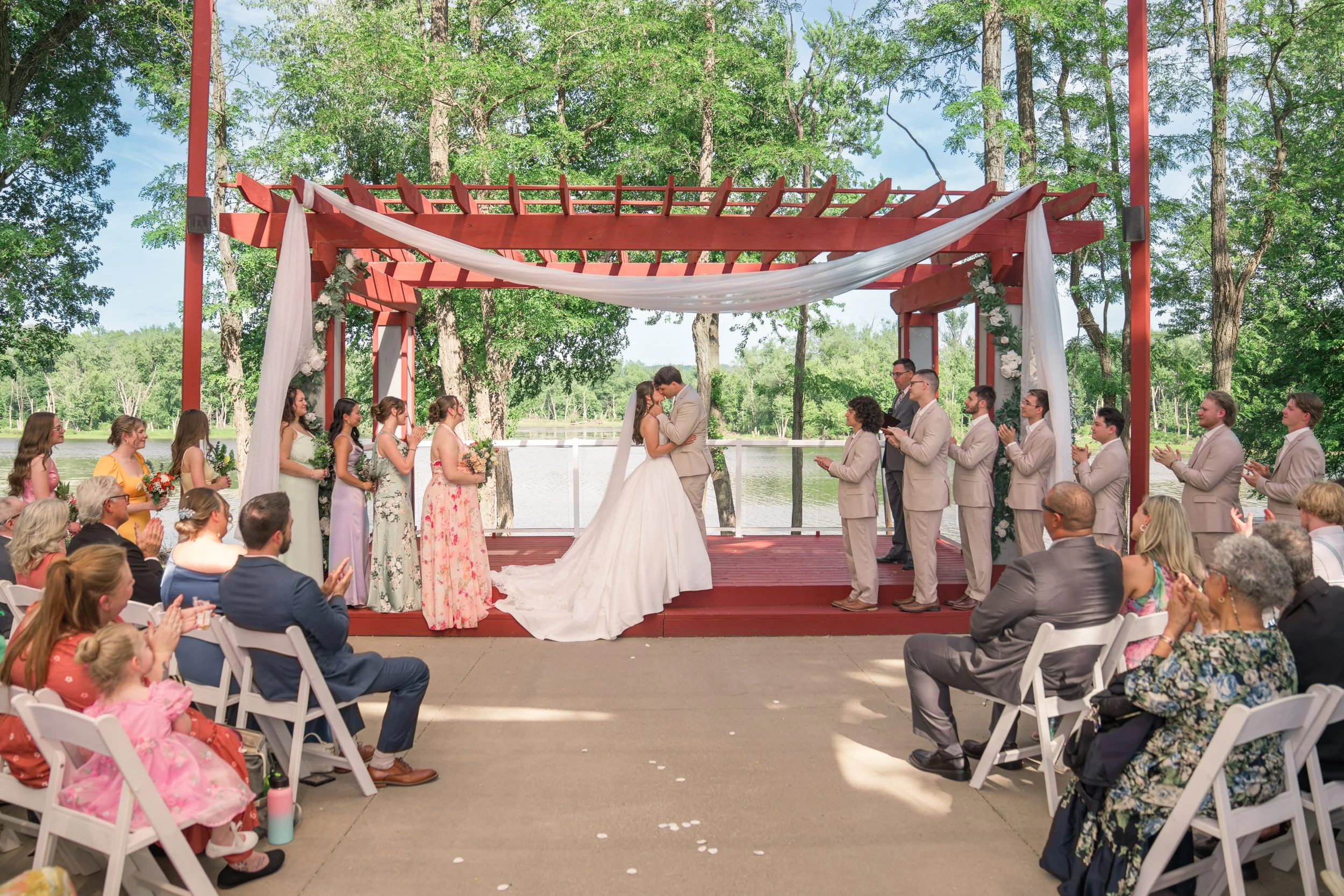 Celebrations-on-the-river-la-crosse-wisconsin-wedding-photography-midwest-wedding-portraits267.jpg